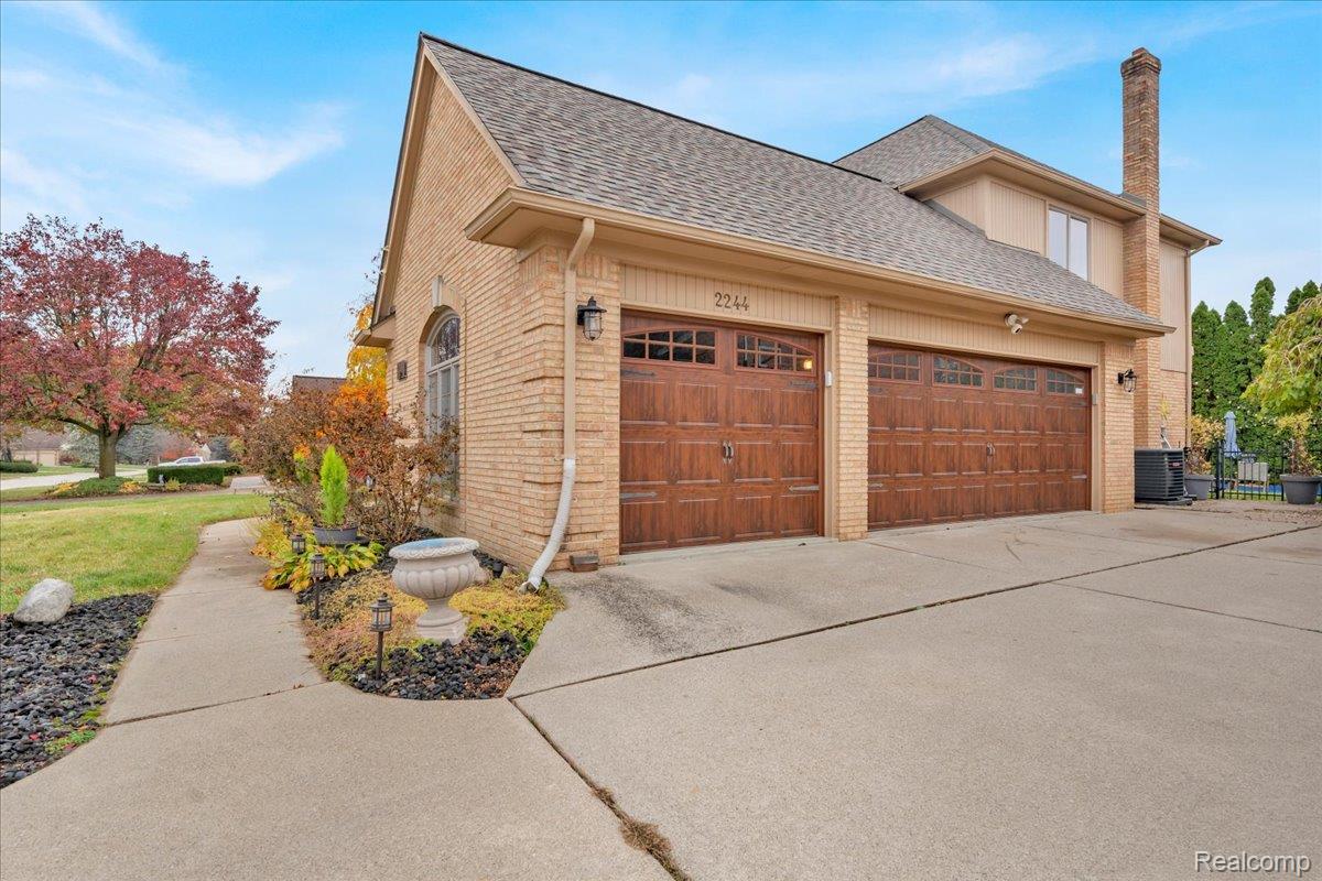 2244 Regency Hills Drive