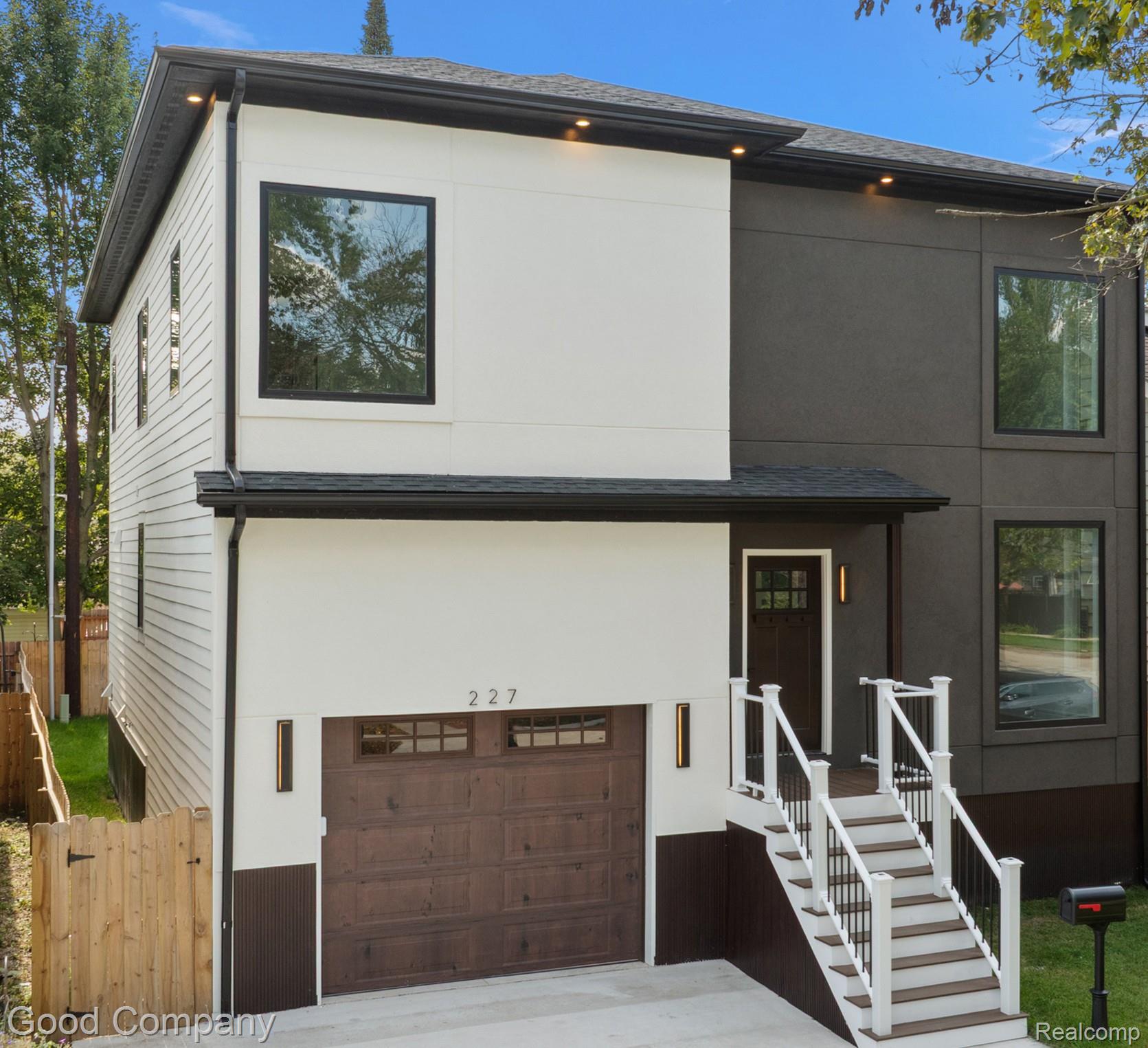 227 W Houstonia Avenue