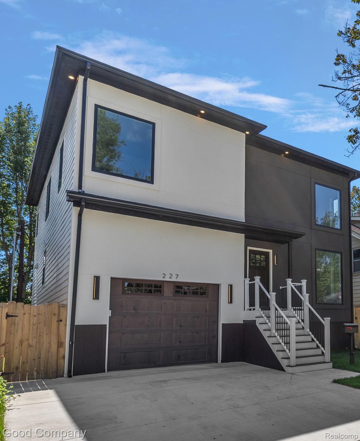 227 W Houstonia Avenue