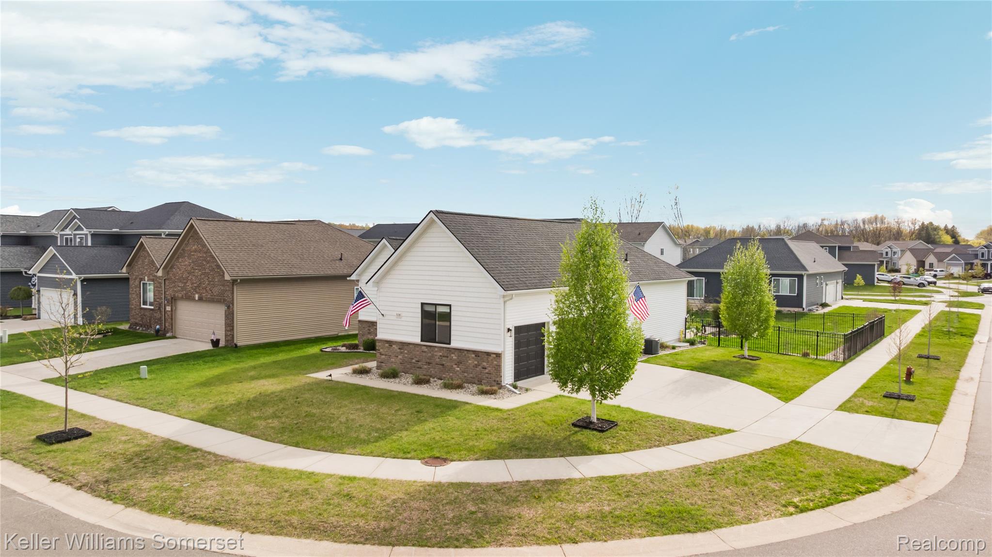 328 Hidden River E