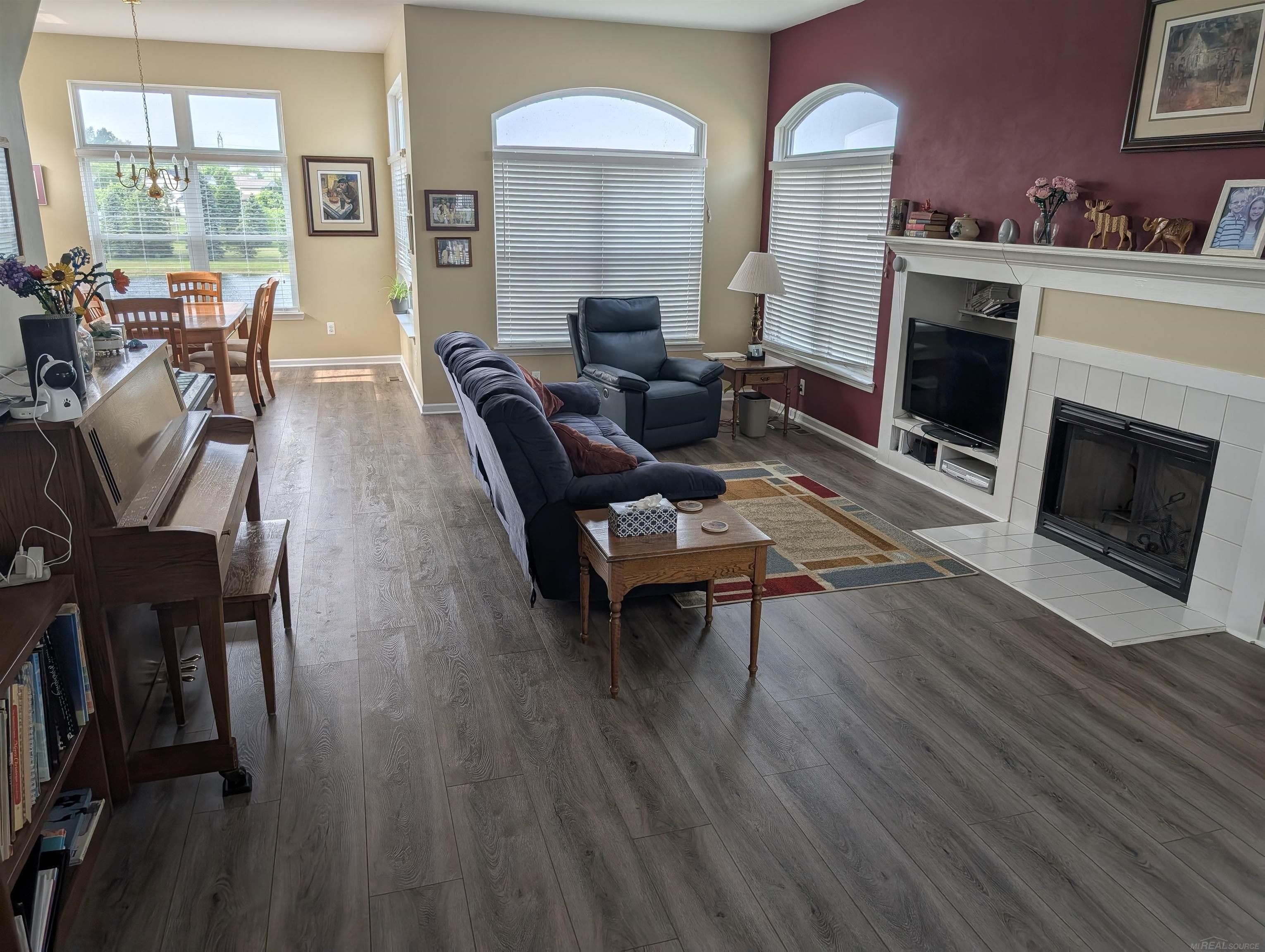 1172 Fountain View Lane