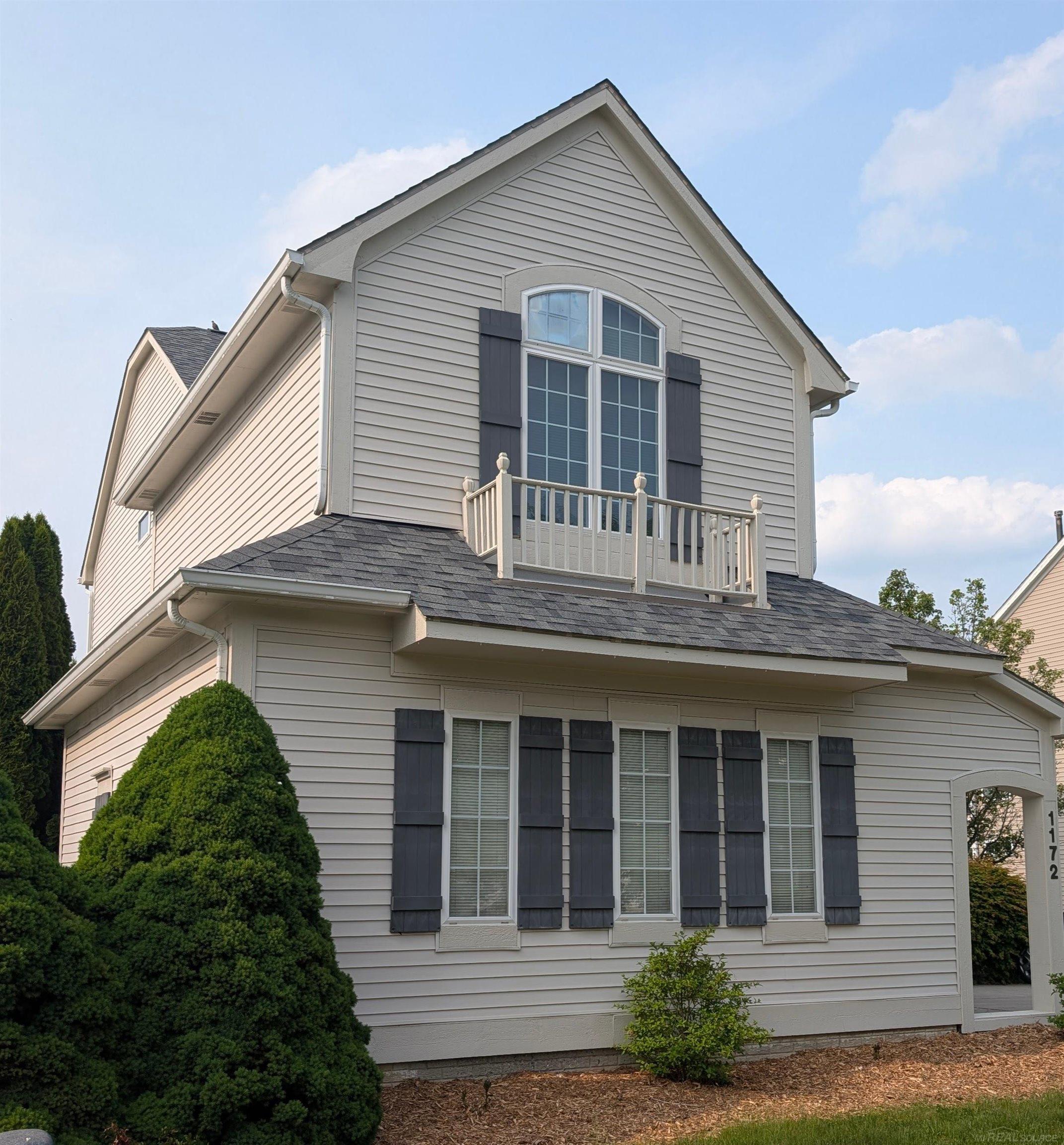 1172 Fountain View Lane