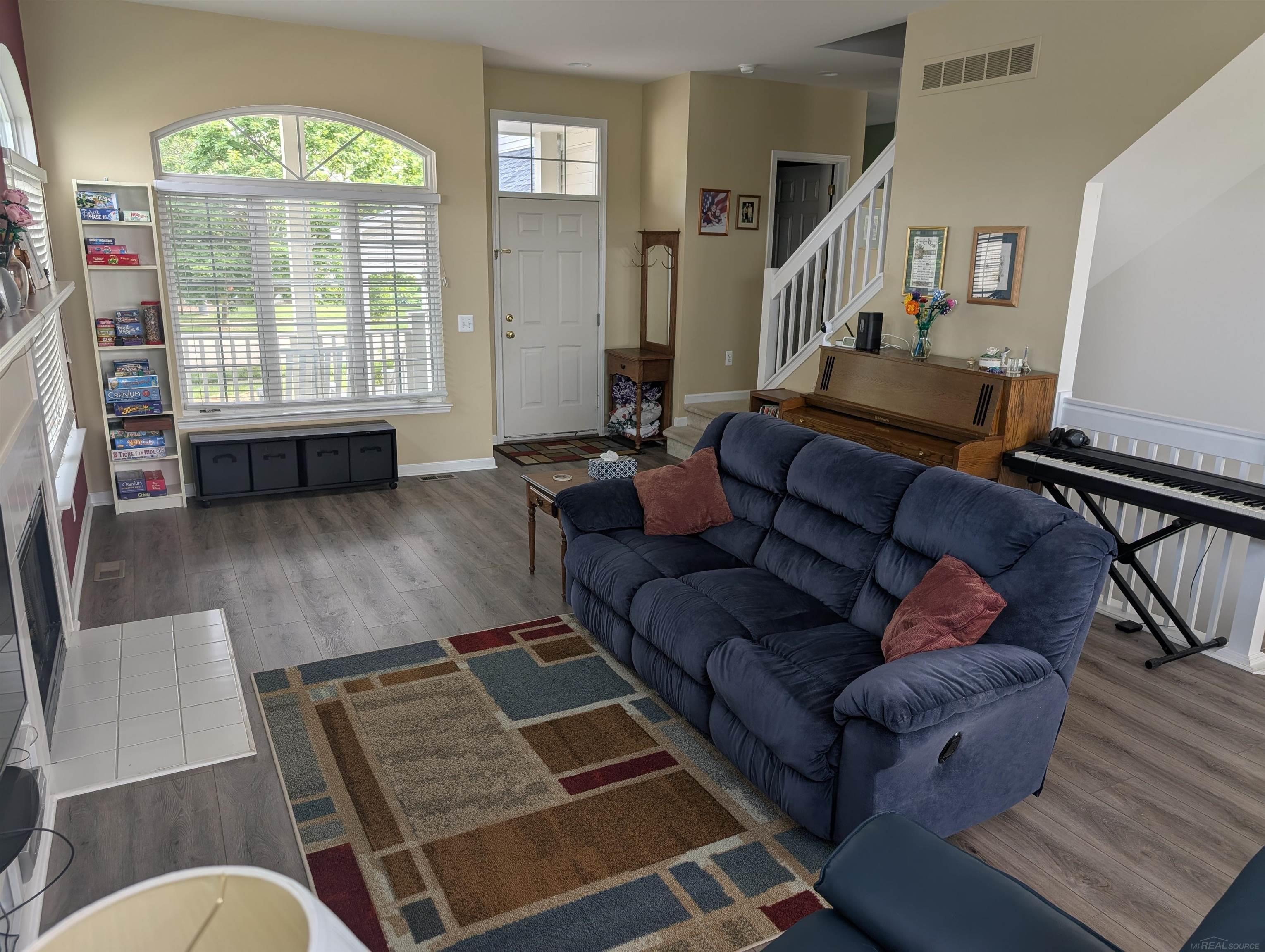1172 Fountain View Lane