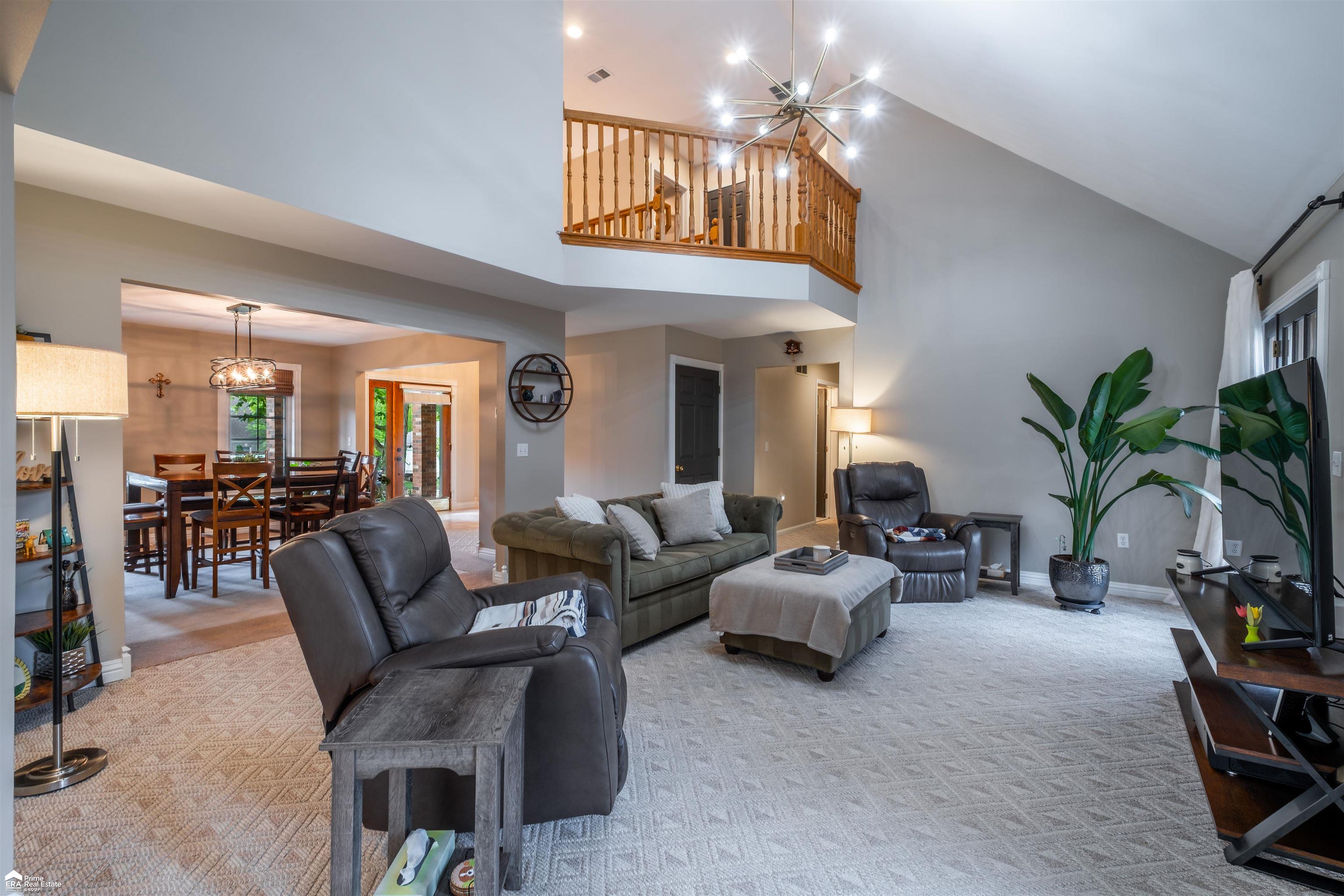 8201 Fountain View Drive