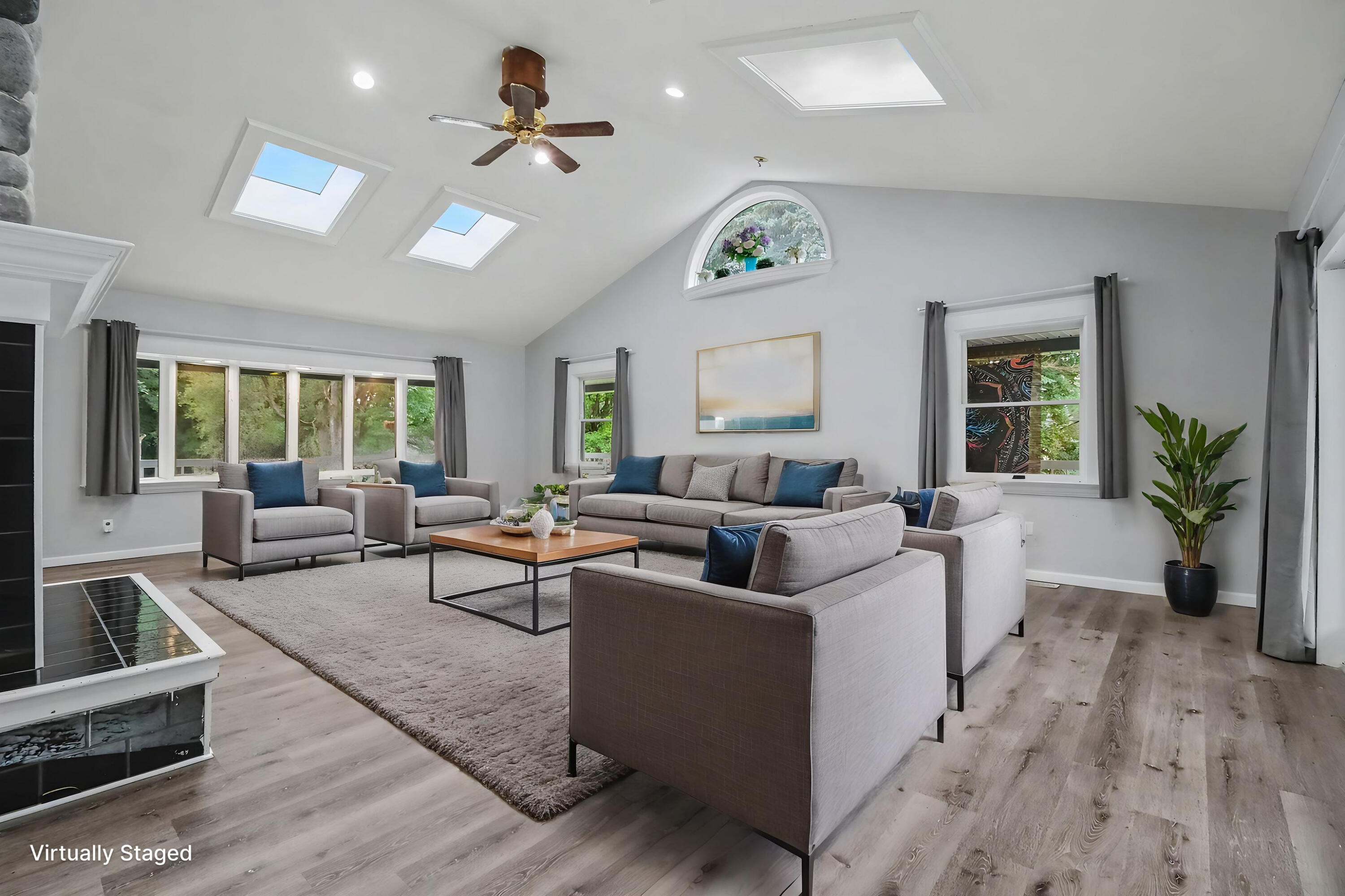 558 W Clarkston