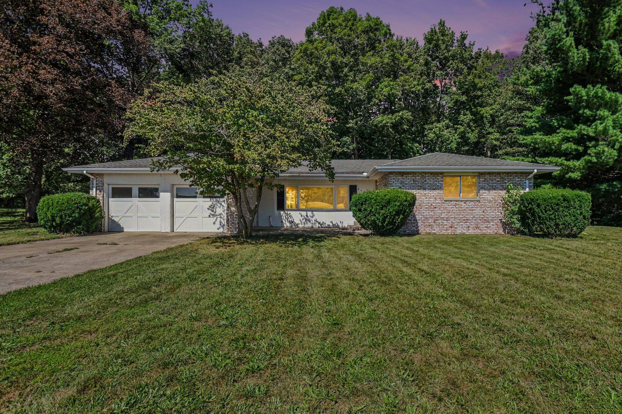 8486 S Hillcrest Drive