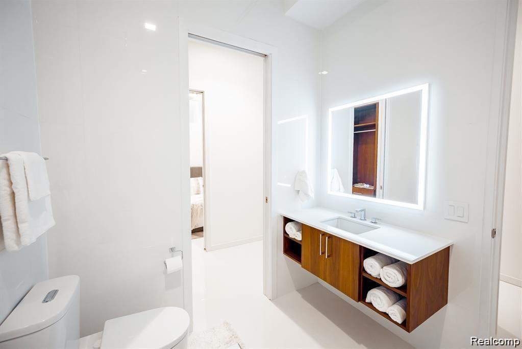400 S Old Woodward Avenue 307