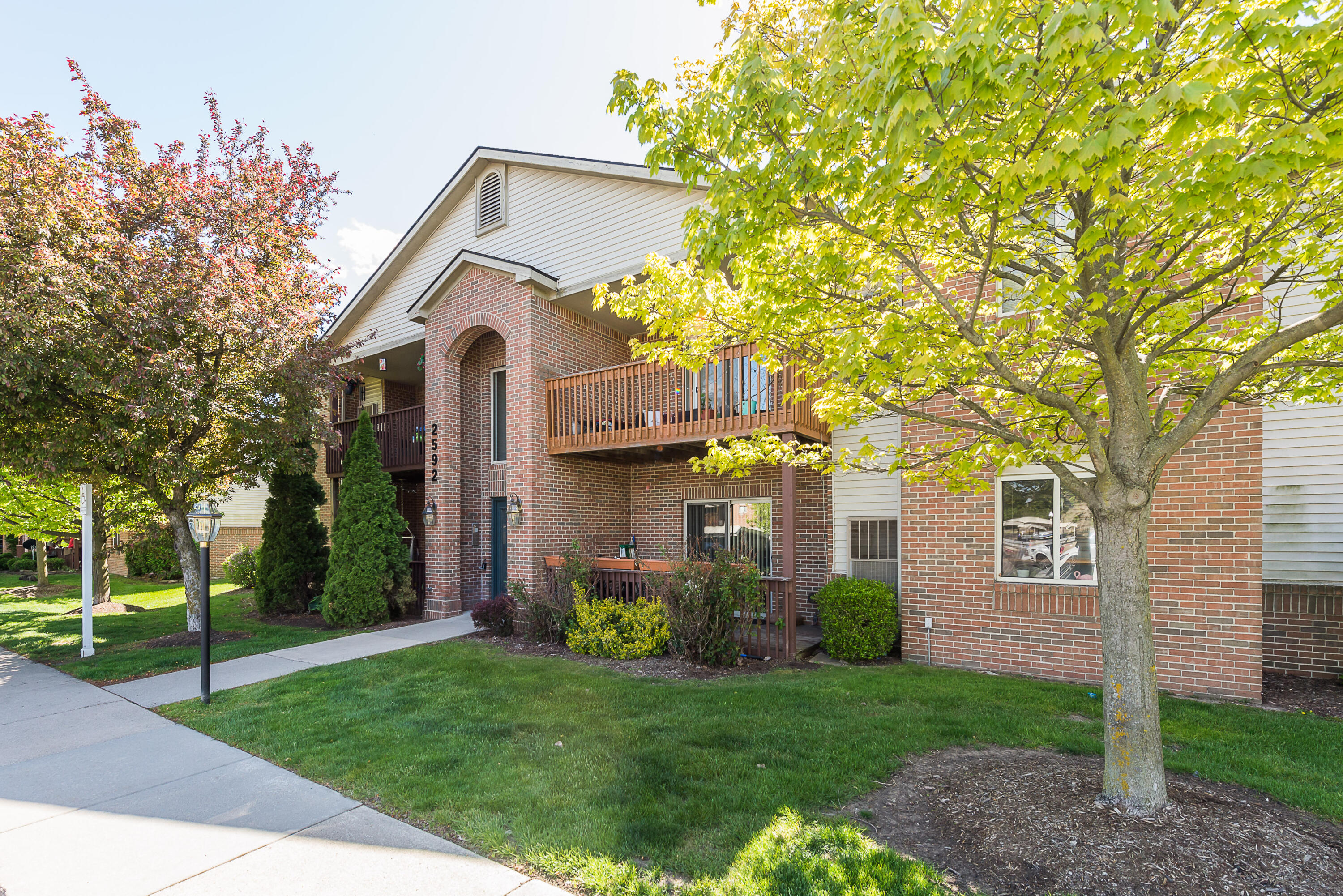 2592 Eagles Circle 6