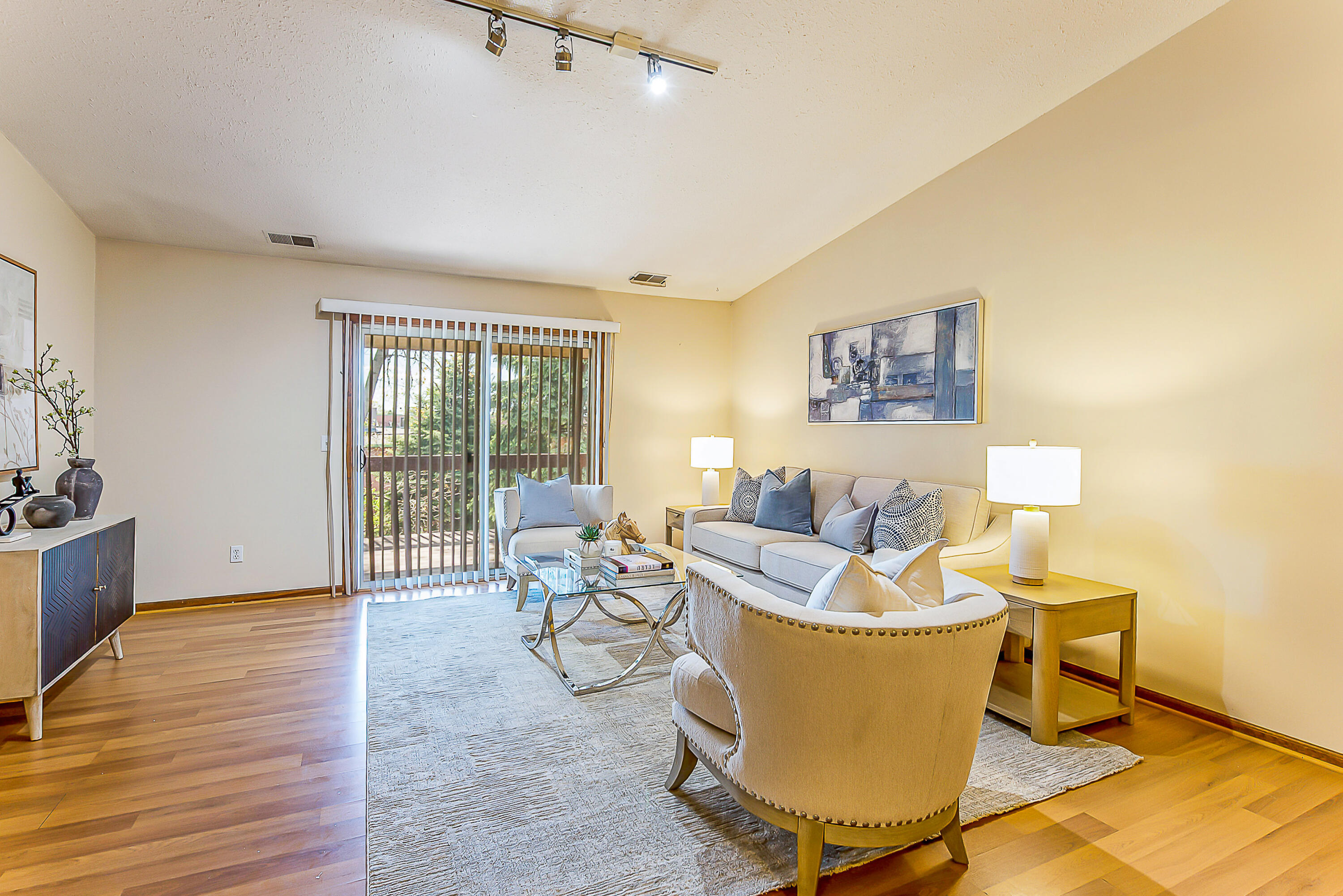 2592 Eagles Circle 6