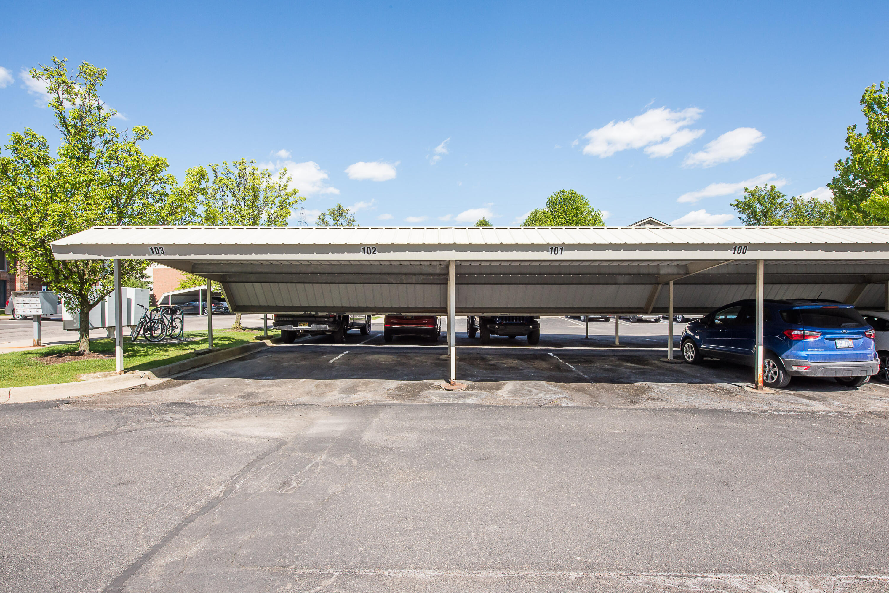 2592 Eagles Circle 6