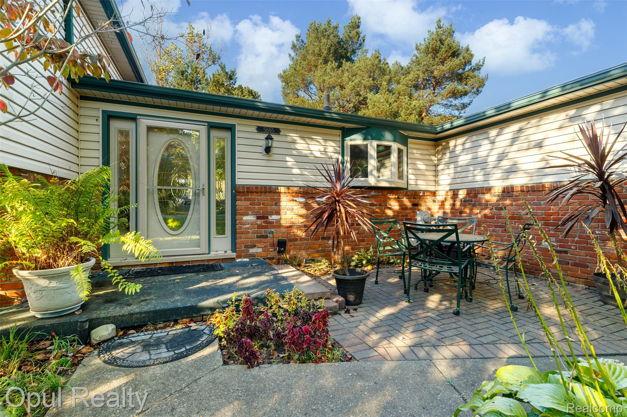 5885 Cedar Knoll Drive
