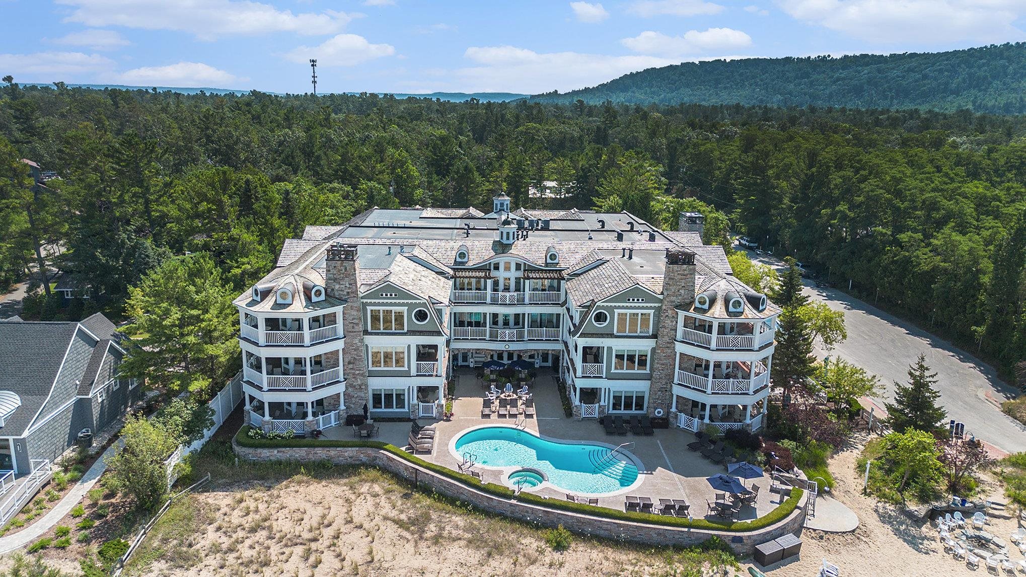 5707 (5A) S Lake Street