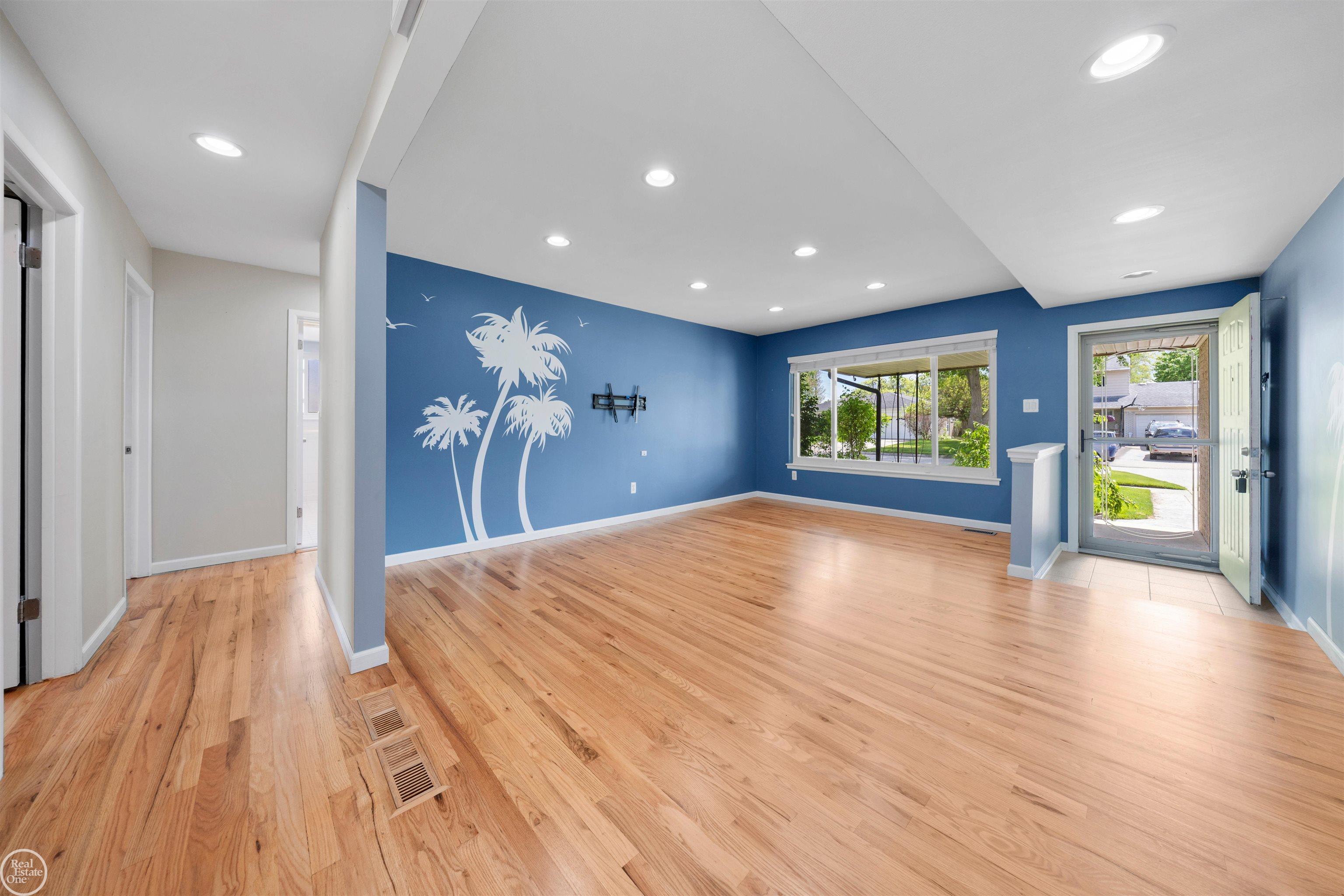 3823 Maddox Drive