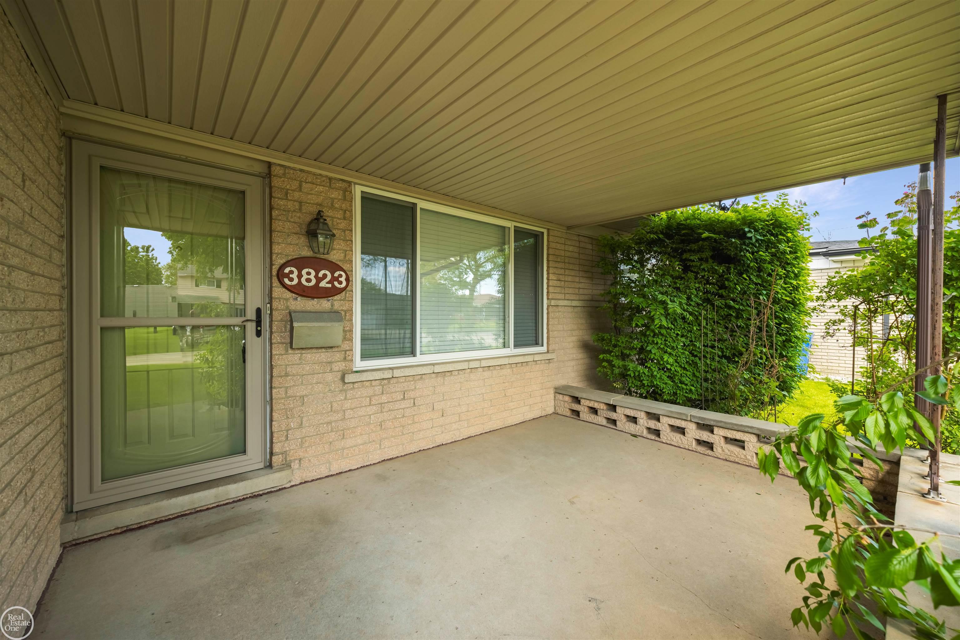 3823 Maddox Drive
