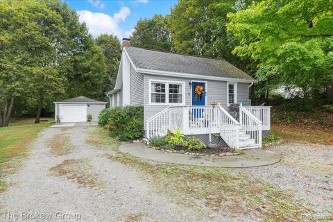 35 West Street Oxford Village MI 48371