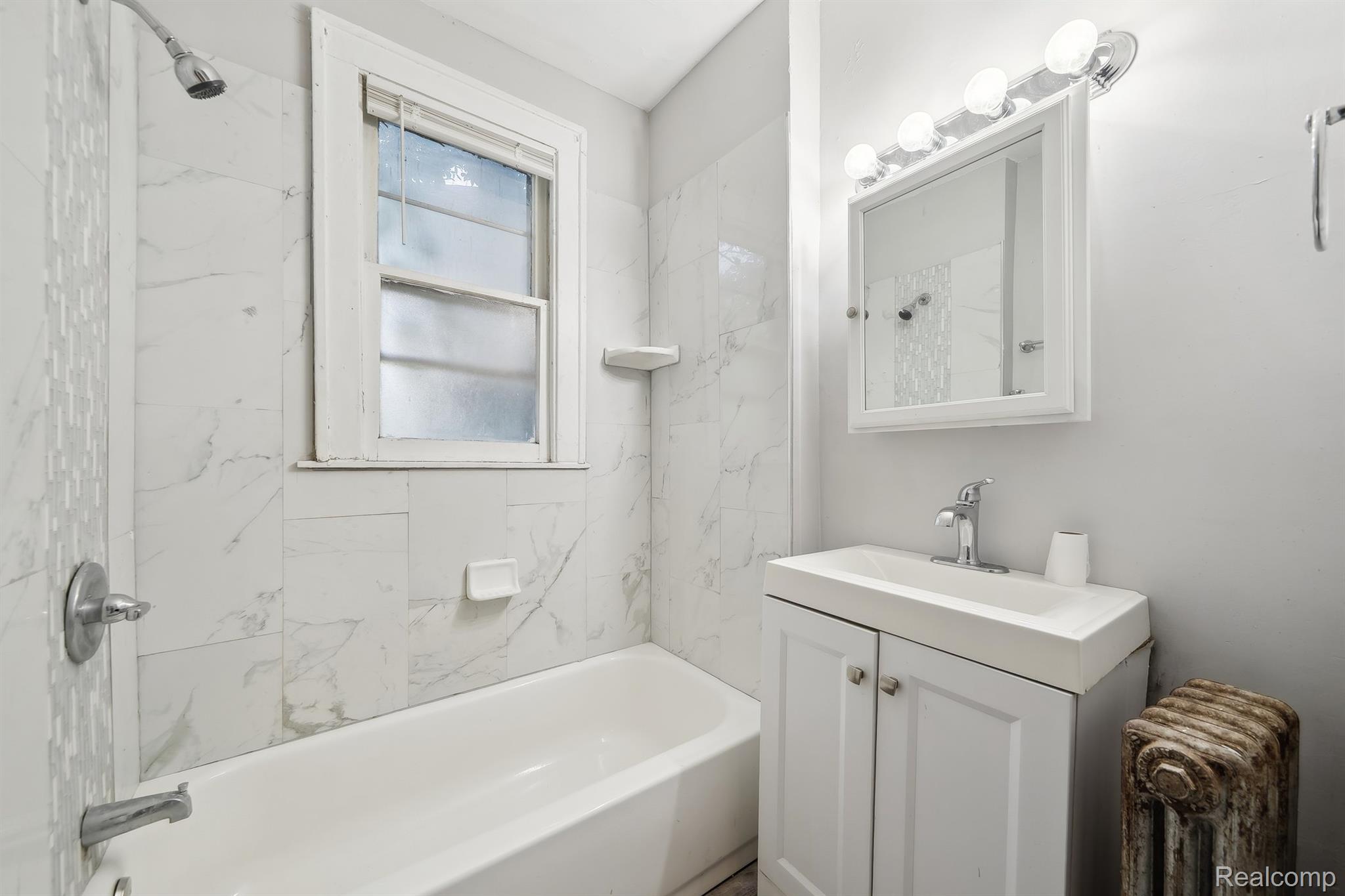 Highland Park City, Michigan 48203, United States, 8 Bedrooms Bedrooms, ,4 BathroomsBathrooms,Residential,Active,177393