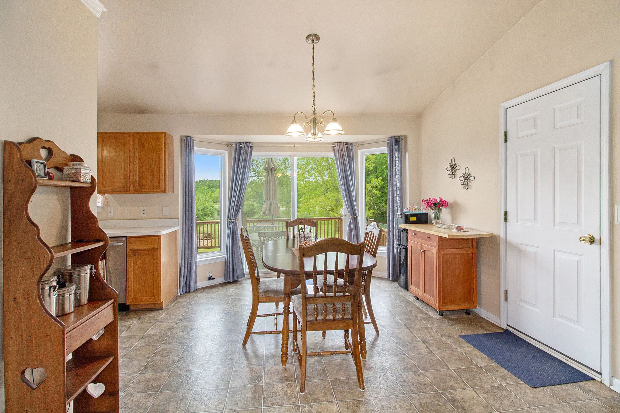 6643 FARM Lane