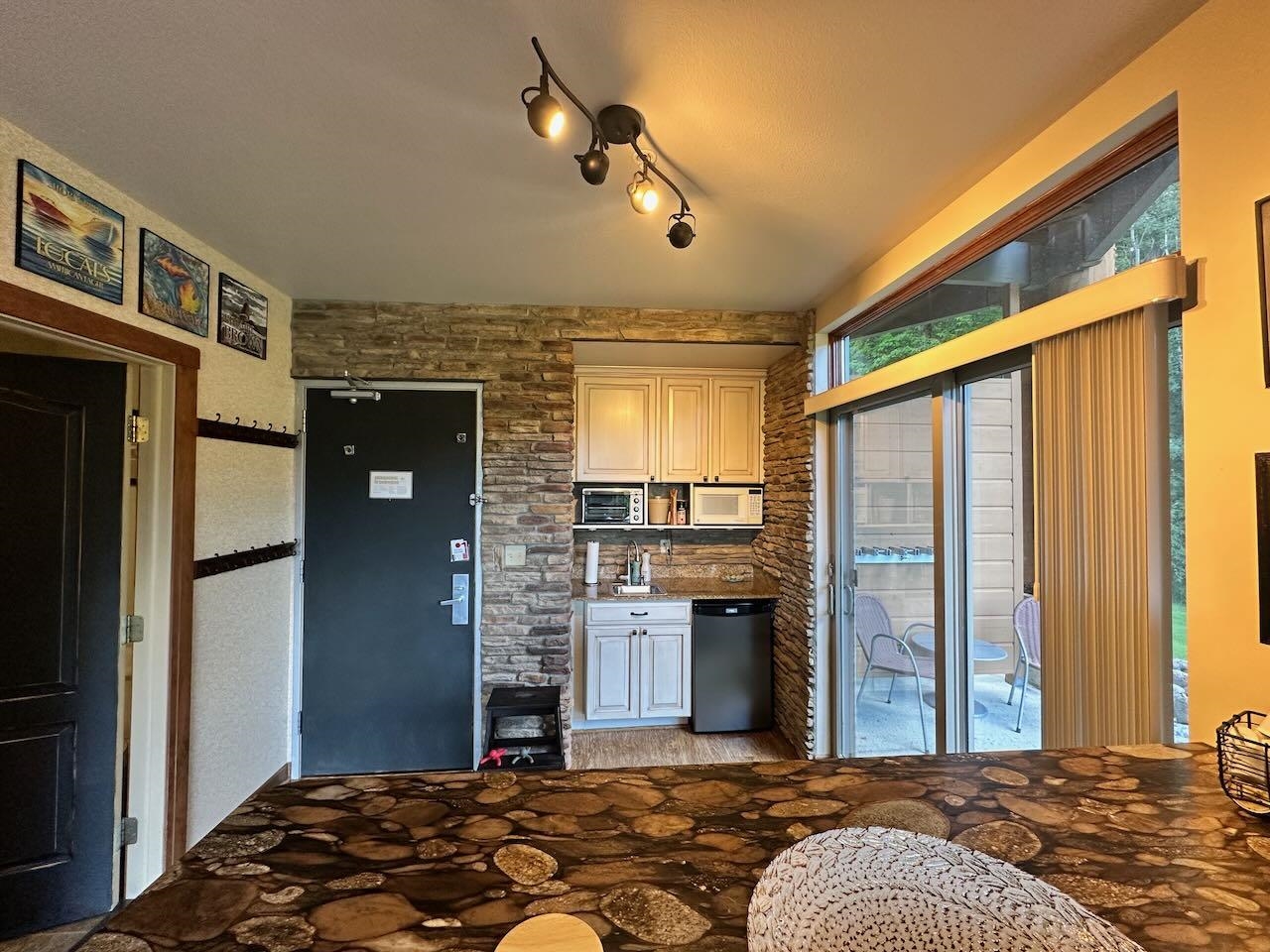 2400 Troon South