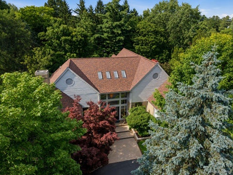 Photo of 3104 Quarton Road, Bloomfield Charter Township, MI 48304 (MLS # 20261077787)