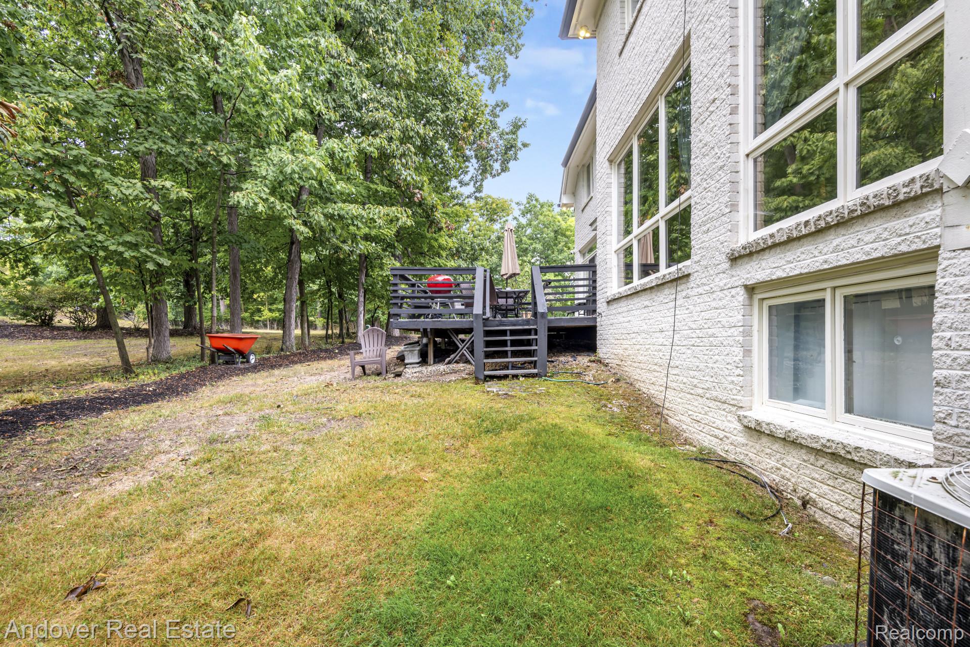 6195 Oak Trail