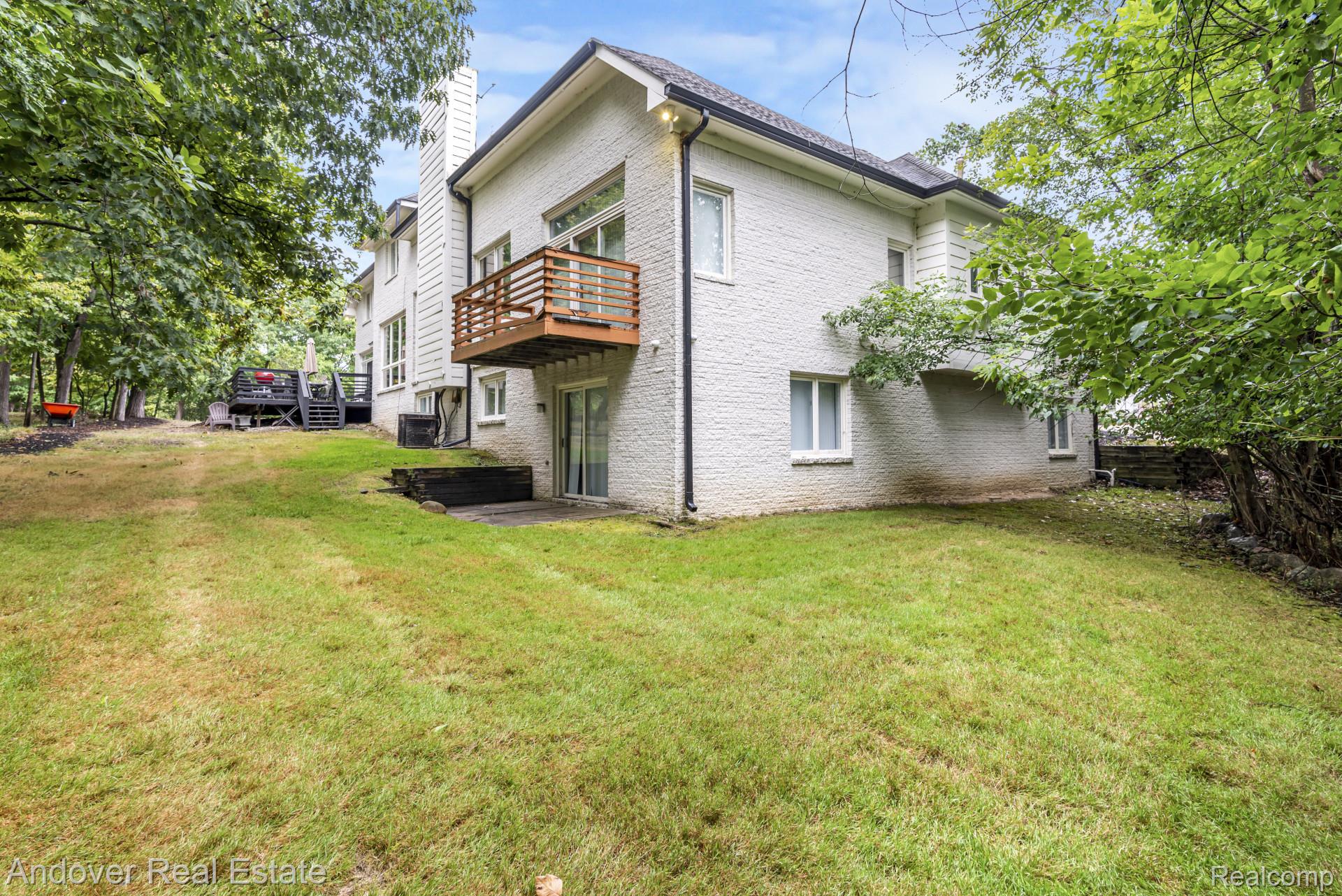 6195 Oak Trail
