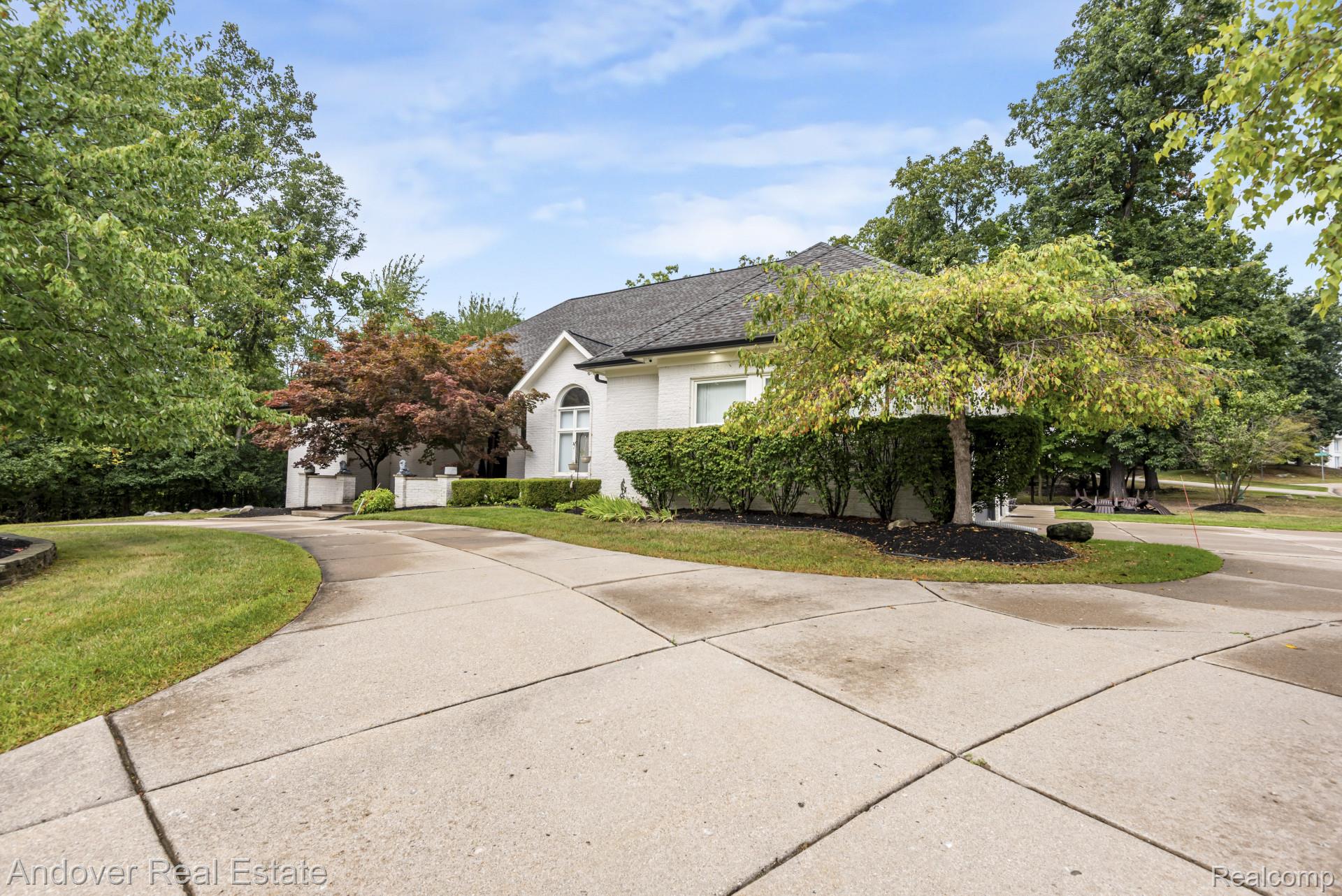 6195 Oak Trail