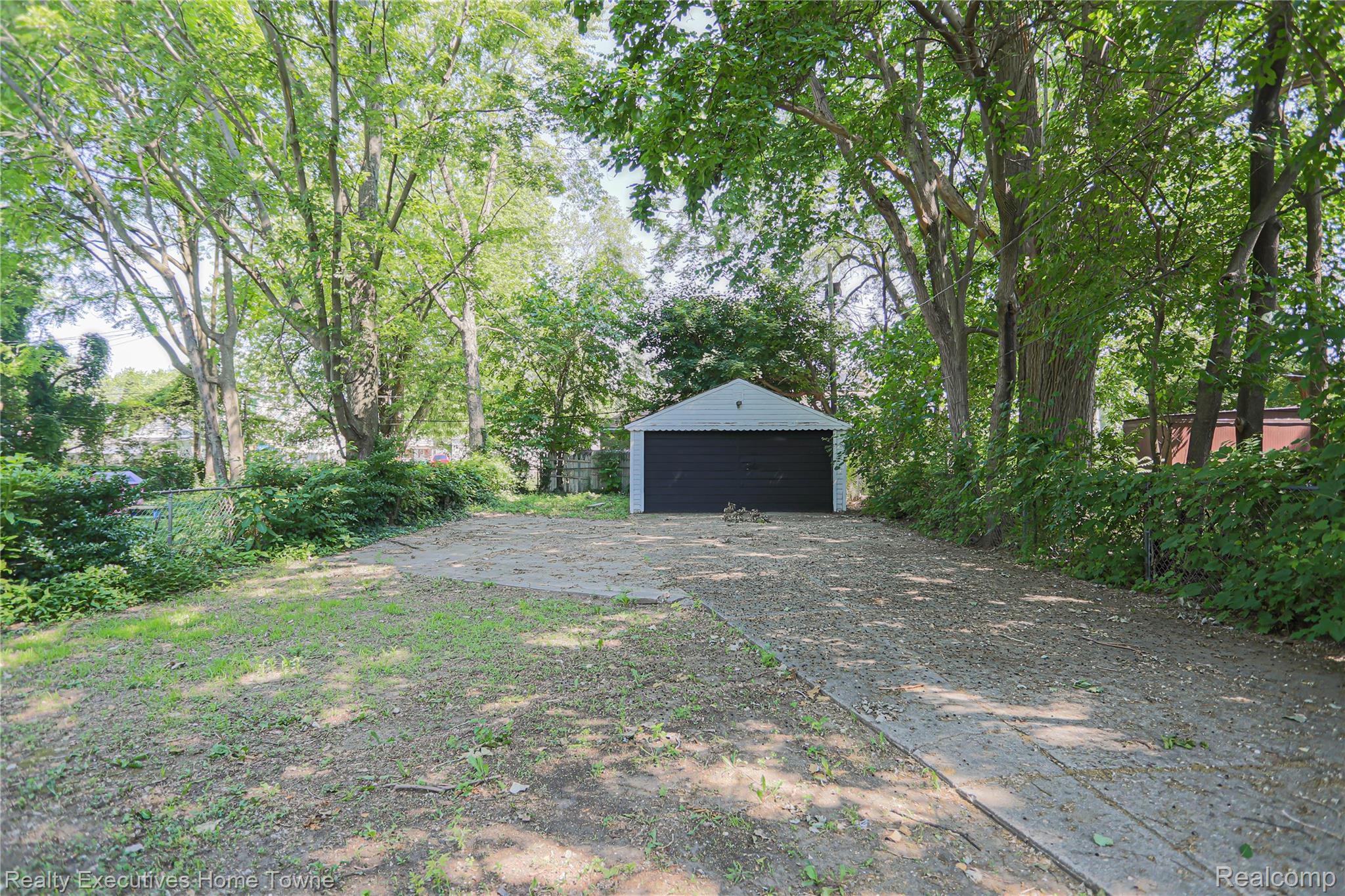 15251 Maplewood Avenue