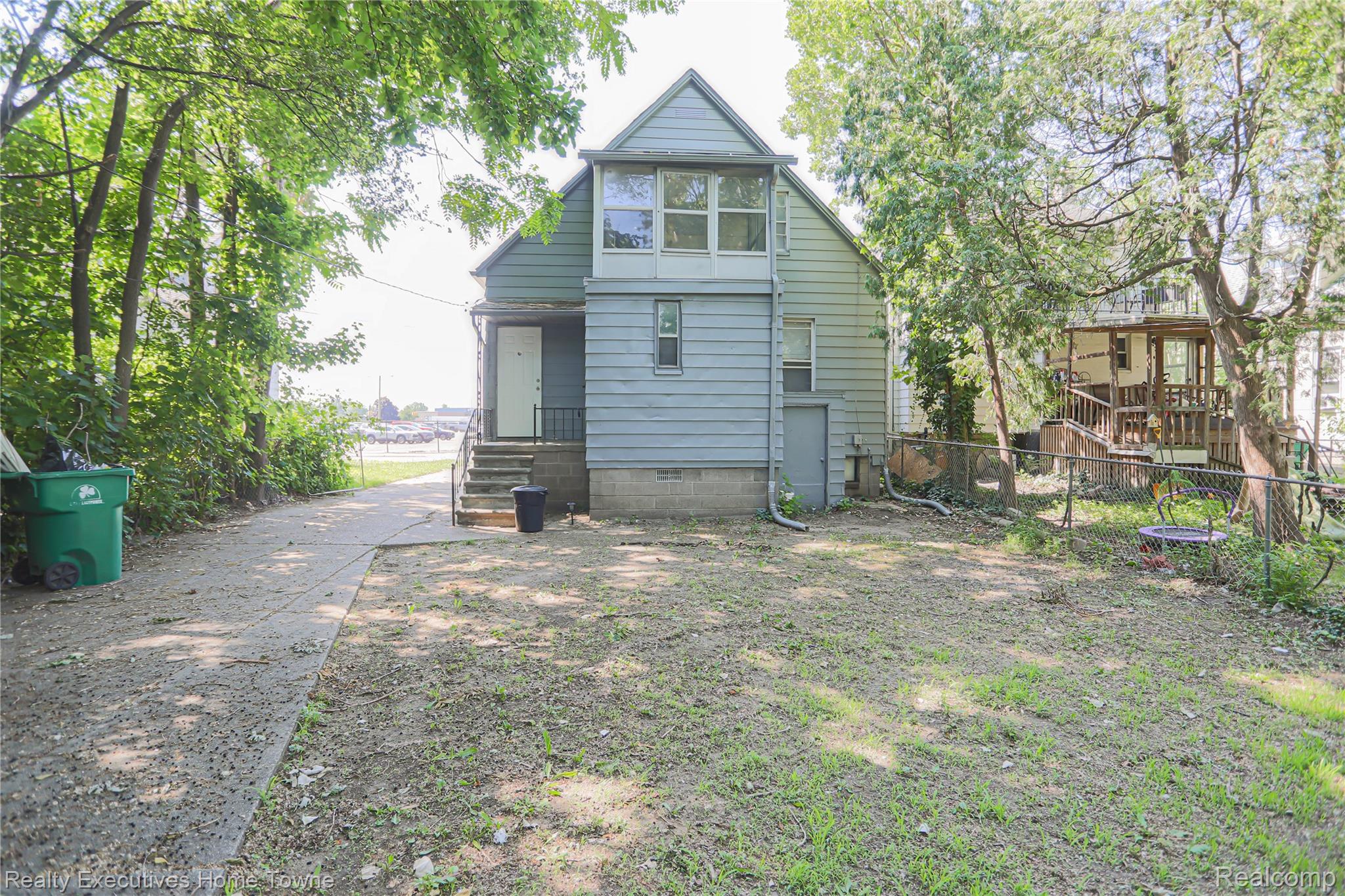 15251 Maplewood Avenue