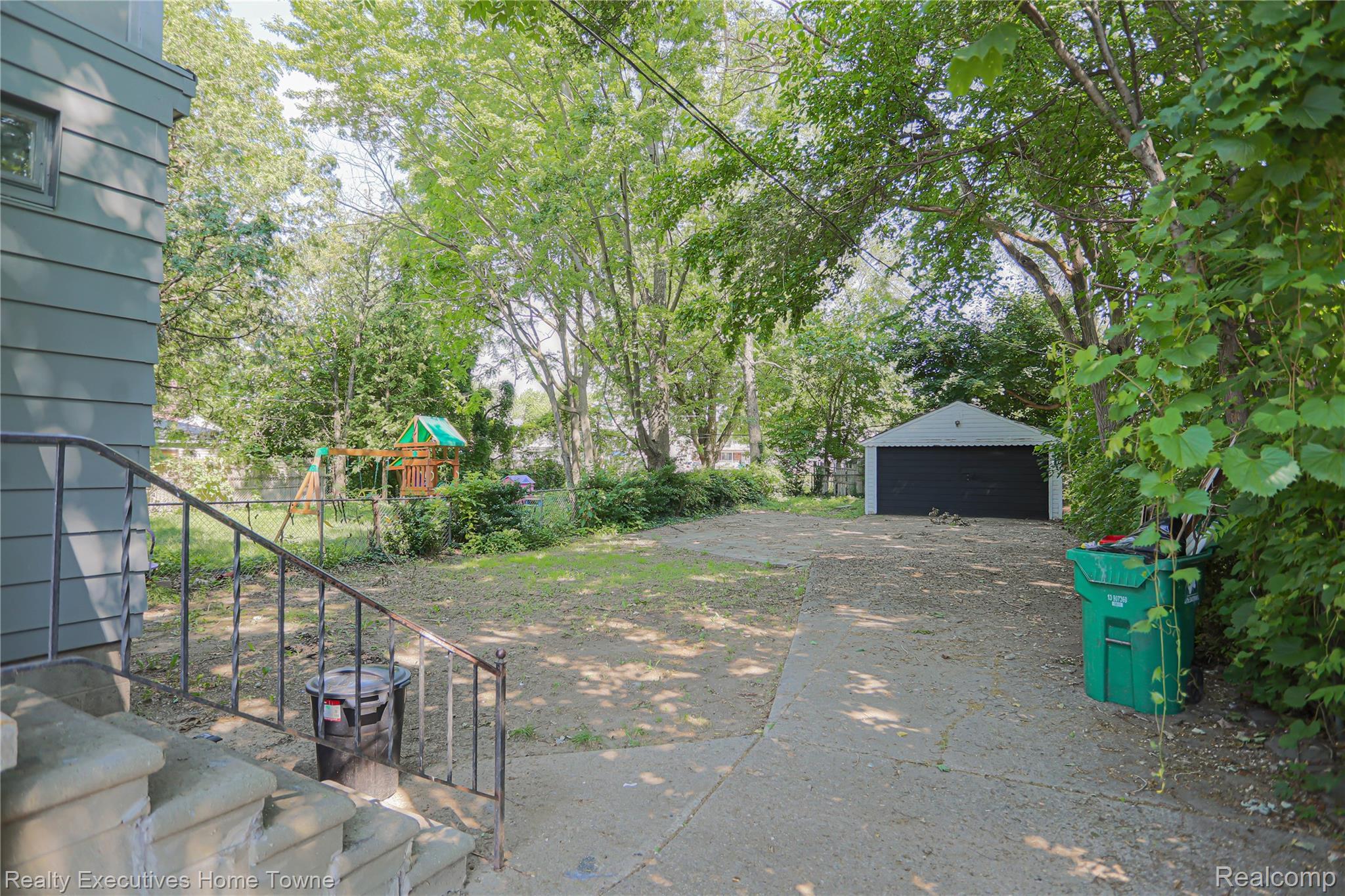 15251 Maplewood Avenue