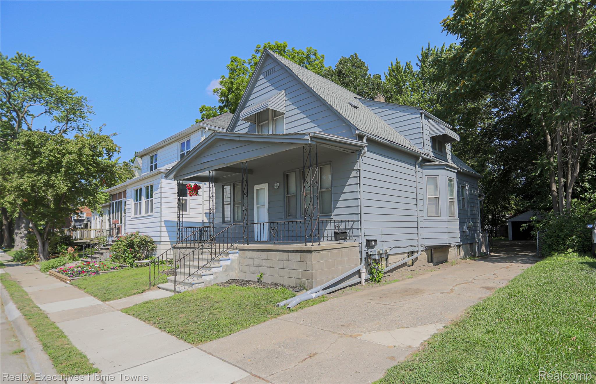 15251 Maplewood Avenue