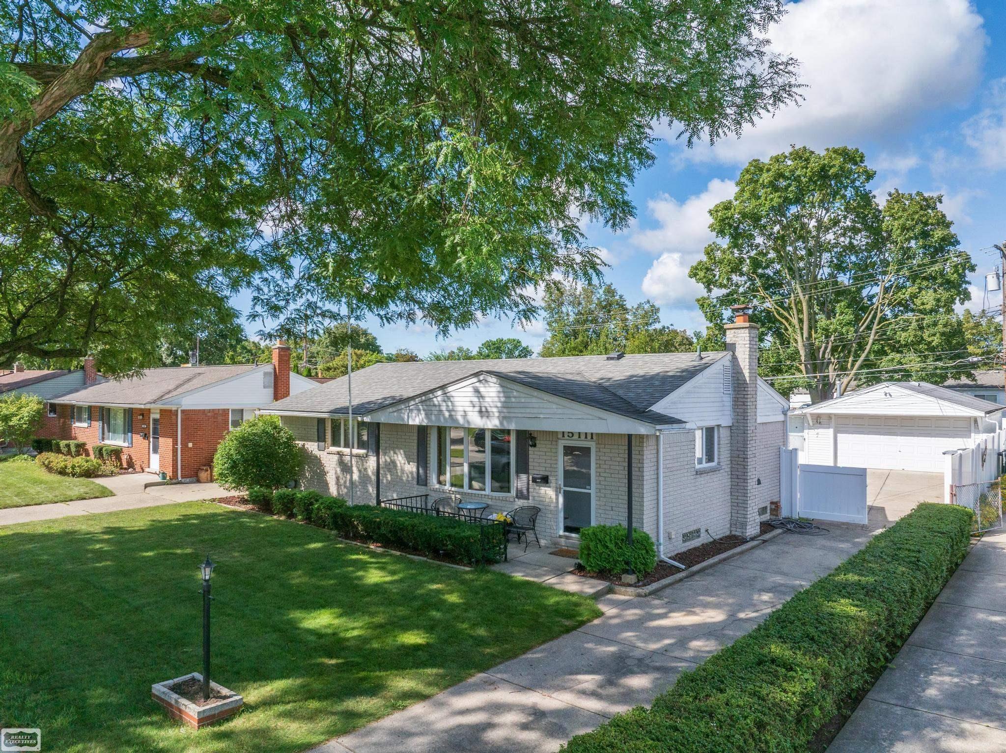 15111 Houghton Street