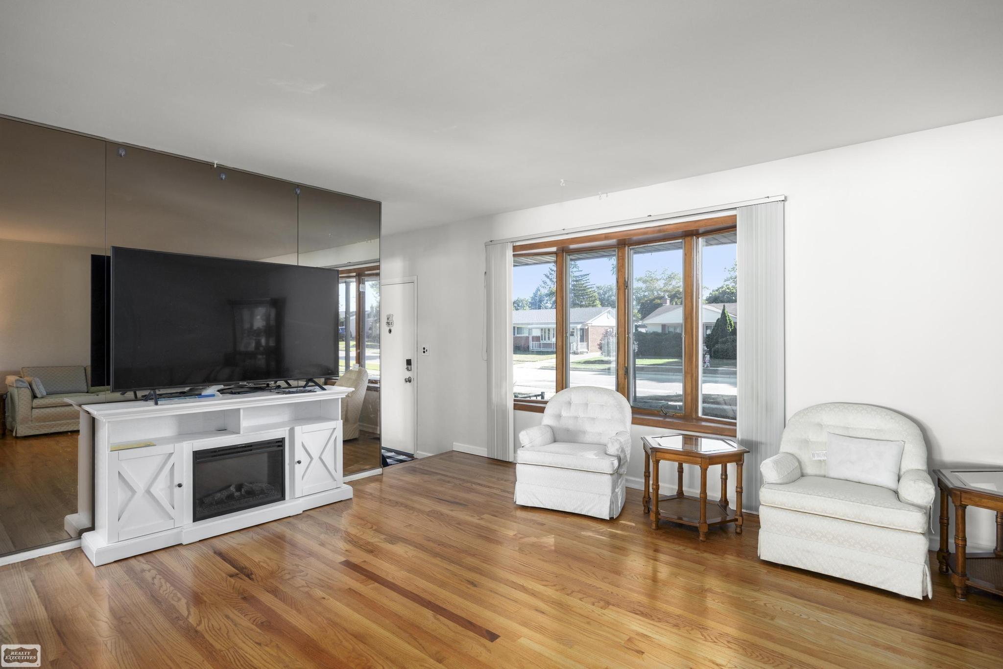 15111 Houghton Street