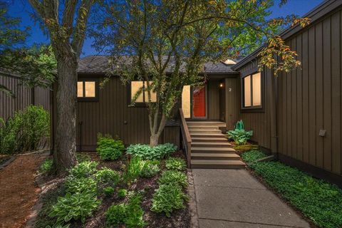 2 Eastbury Court Ann Arbor City MI 48105