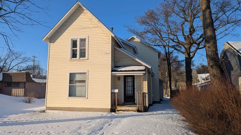 Photo of 611 E Eighth Street, Traverse City City, MI 49686 (MLS # 78080066123)