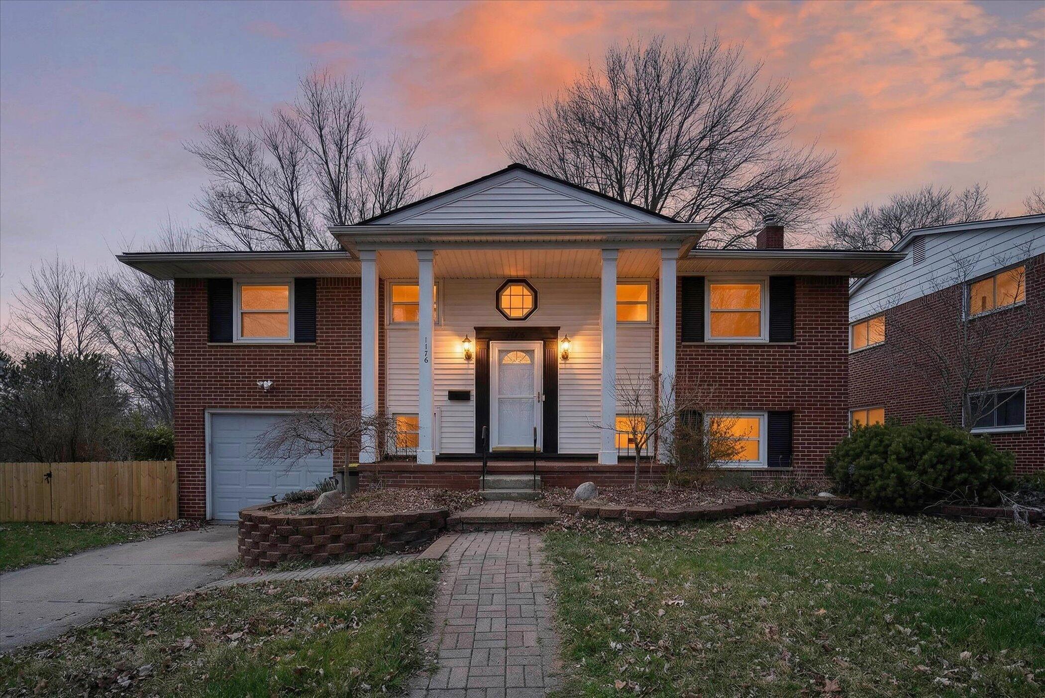 1176 Borgstrom Avenue