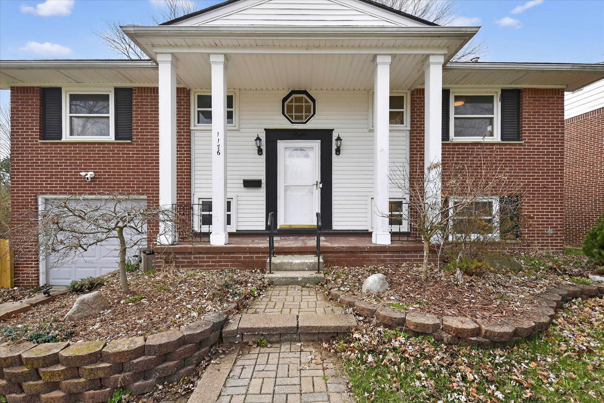 1176 Borgstrom Avenue