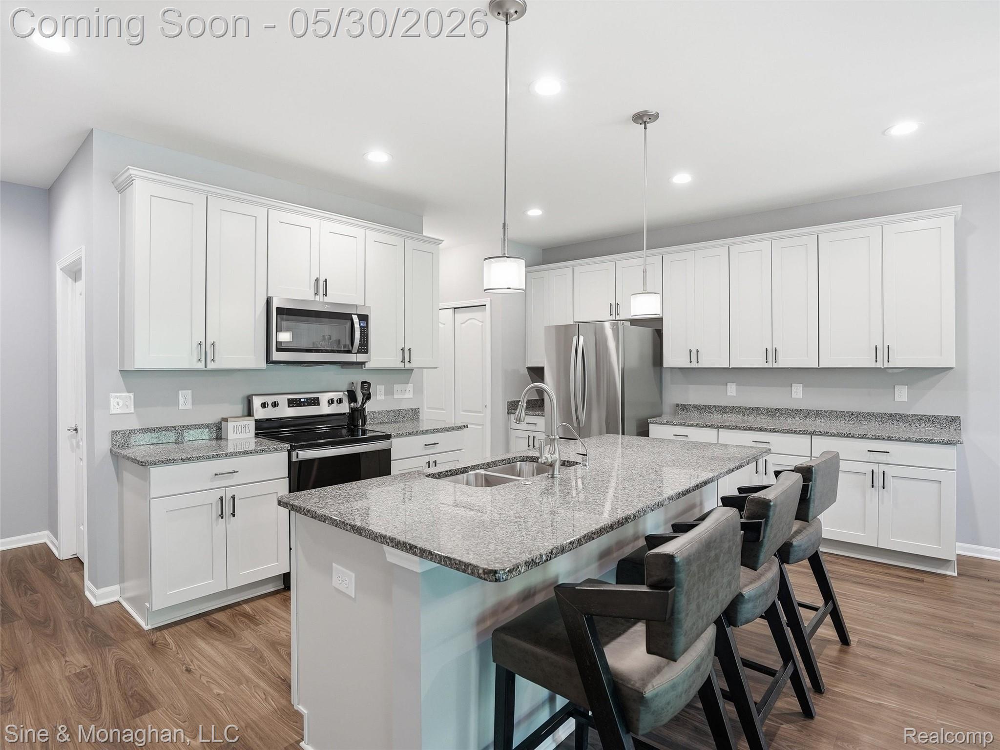 24827 Ivy