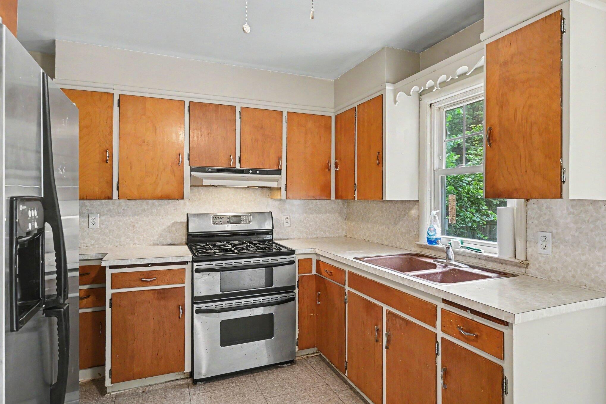 1050 Bloomfield Avenue
