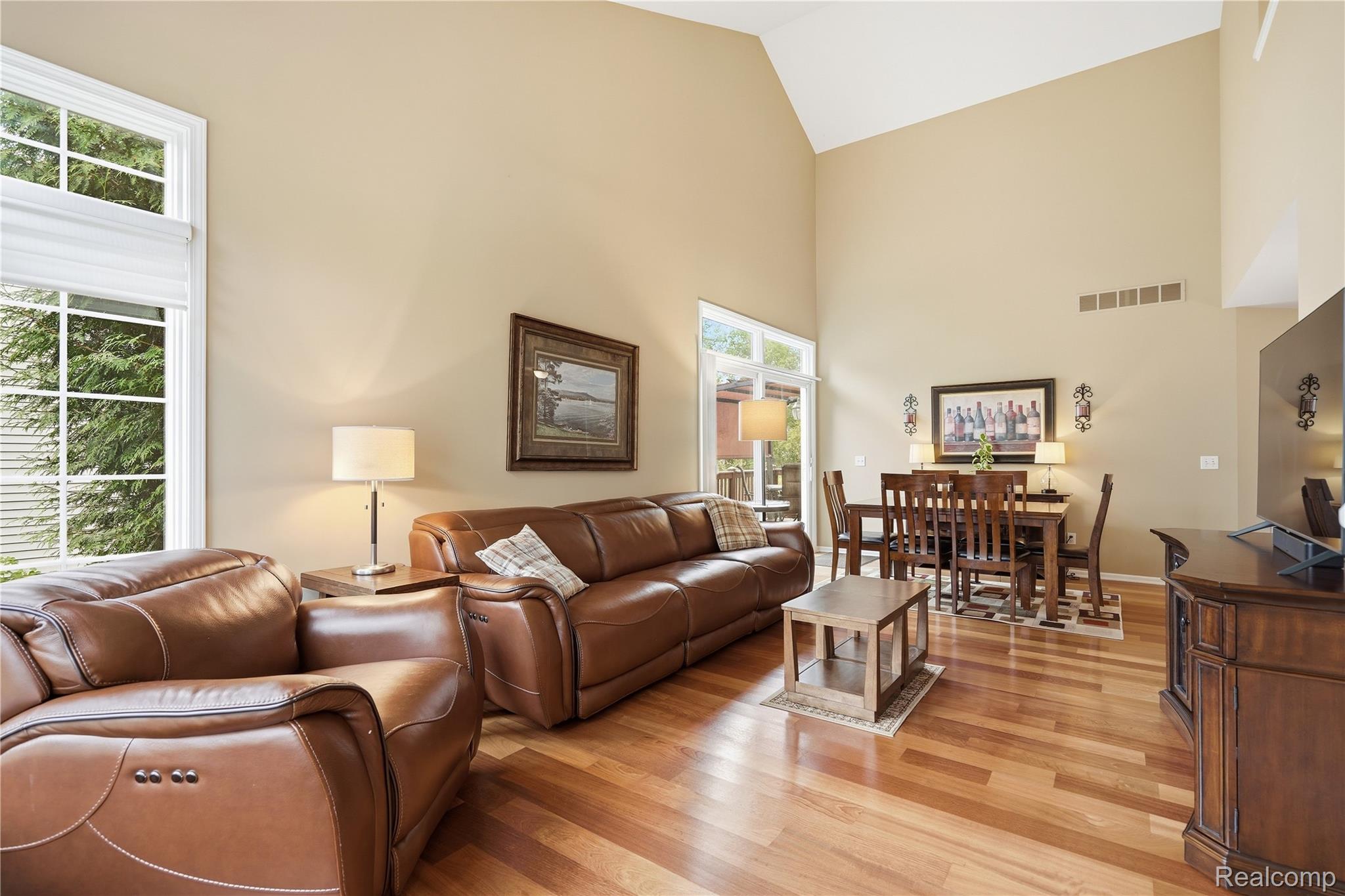 621 Creekside Court