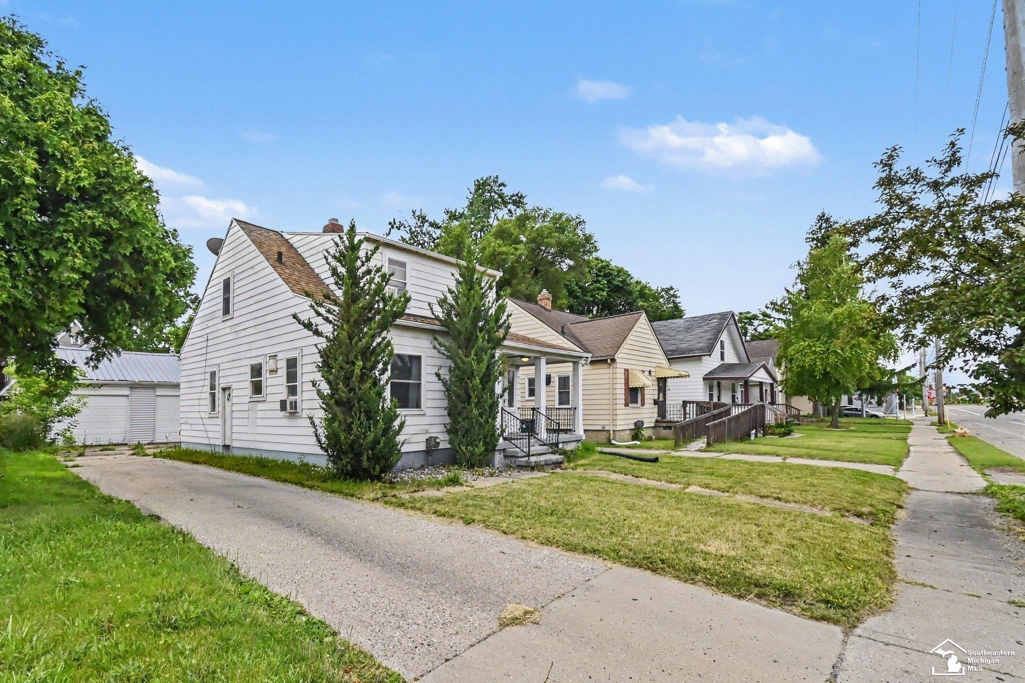 1805 W Saginaw Street