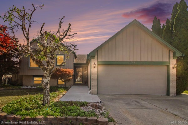 38004 FRINGE DR, STERLING HEIGHTS, MI 48310 - Image b56c2e667ec90c191362032297cb673d/2799288241