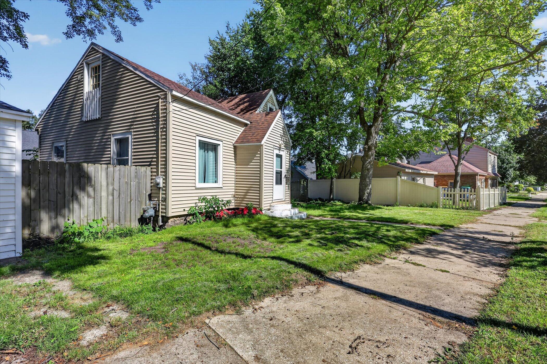 1111 Orville Street SE