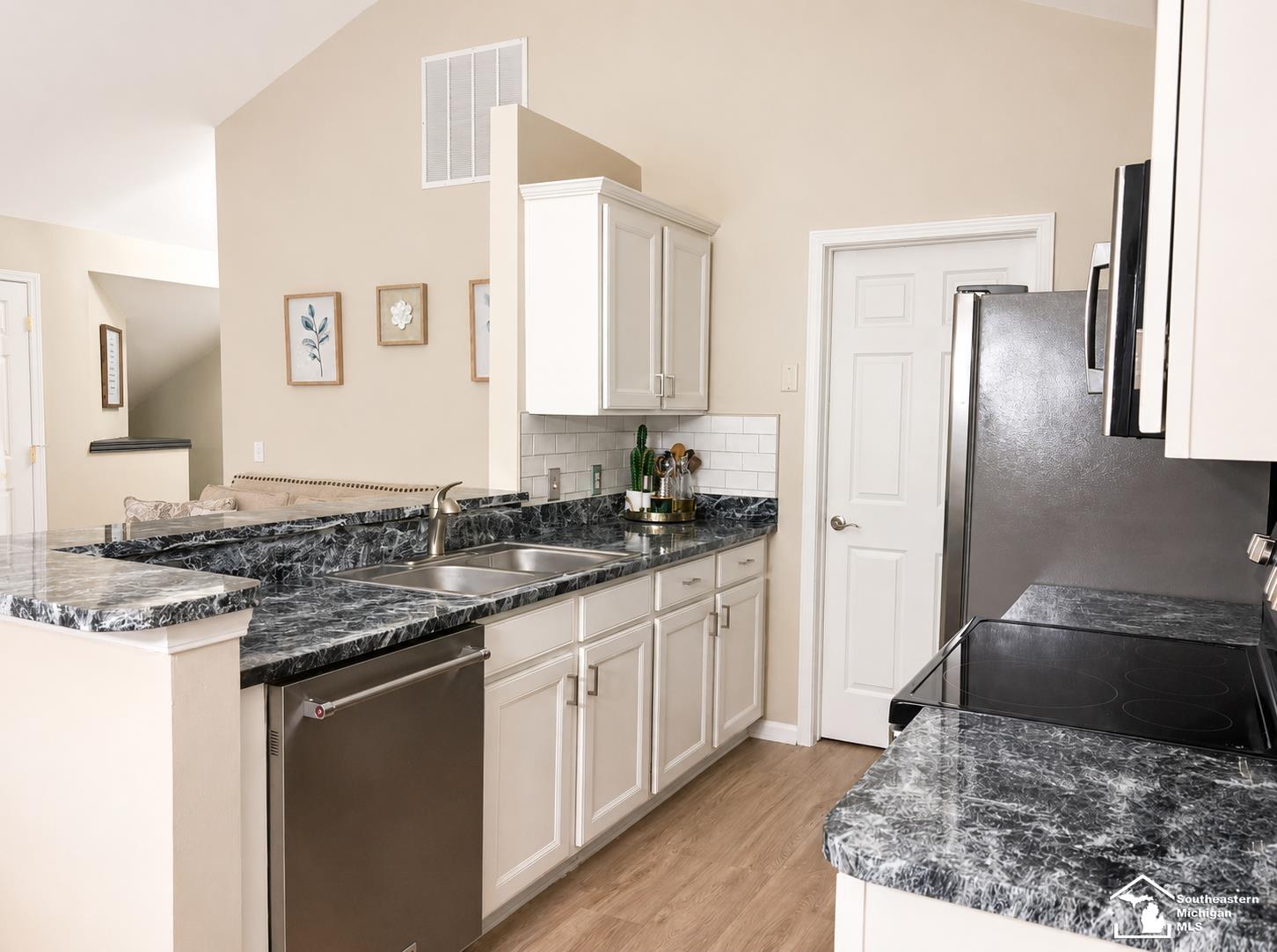 23445 Williamsburg Circle
