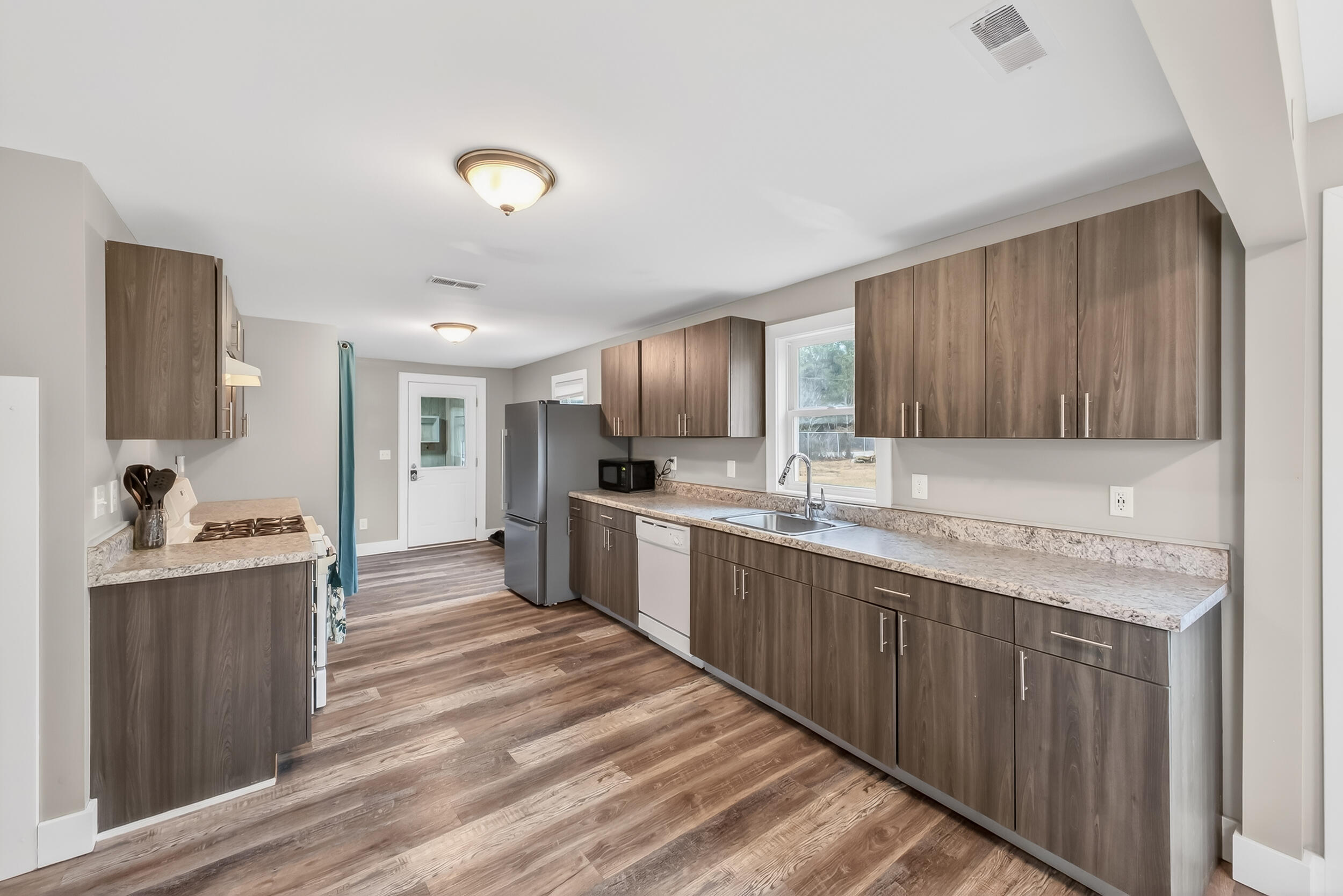 683 E Sternberg Road