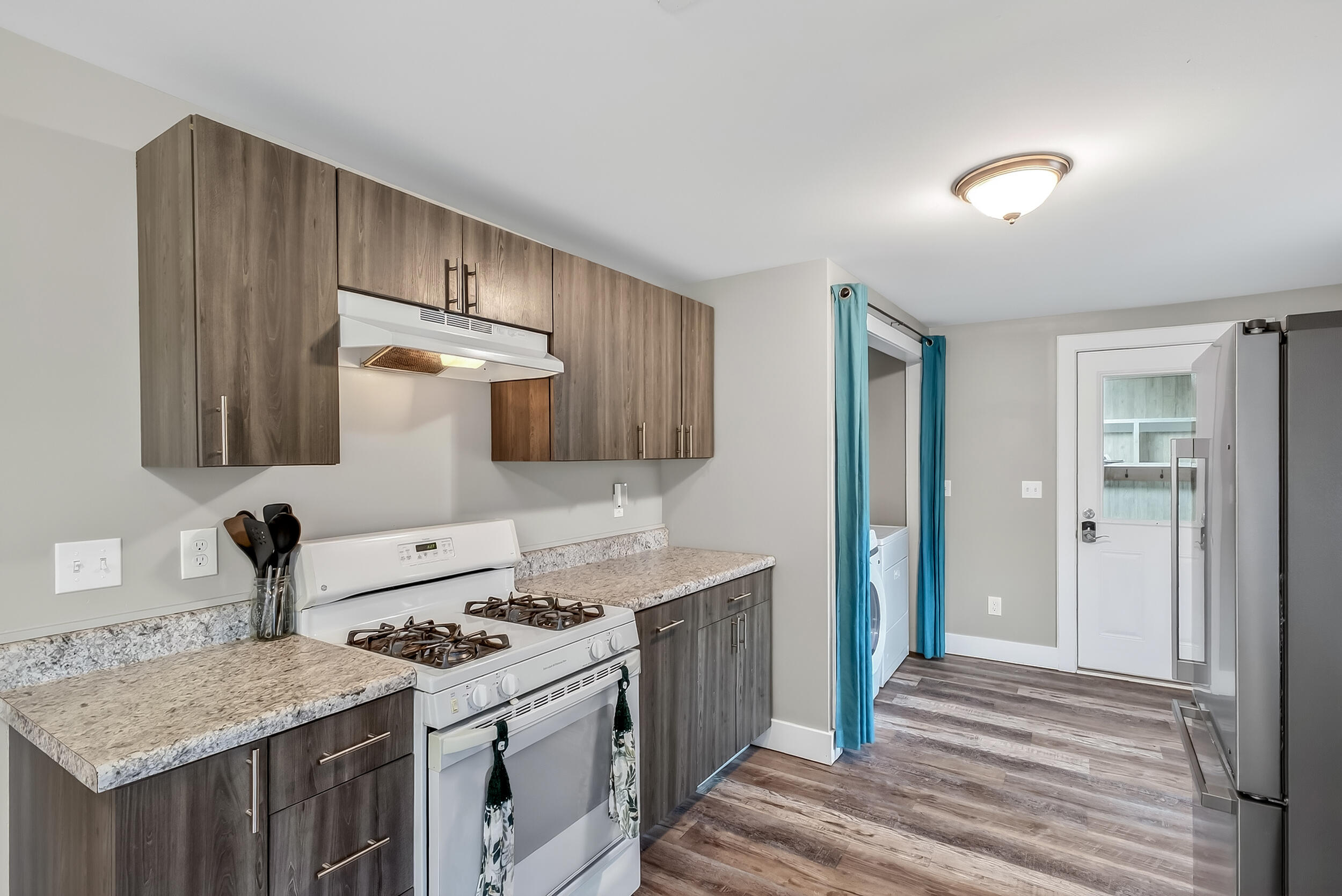 683 E Sternberg Road