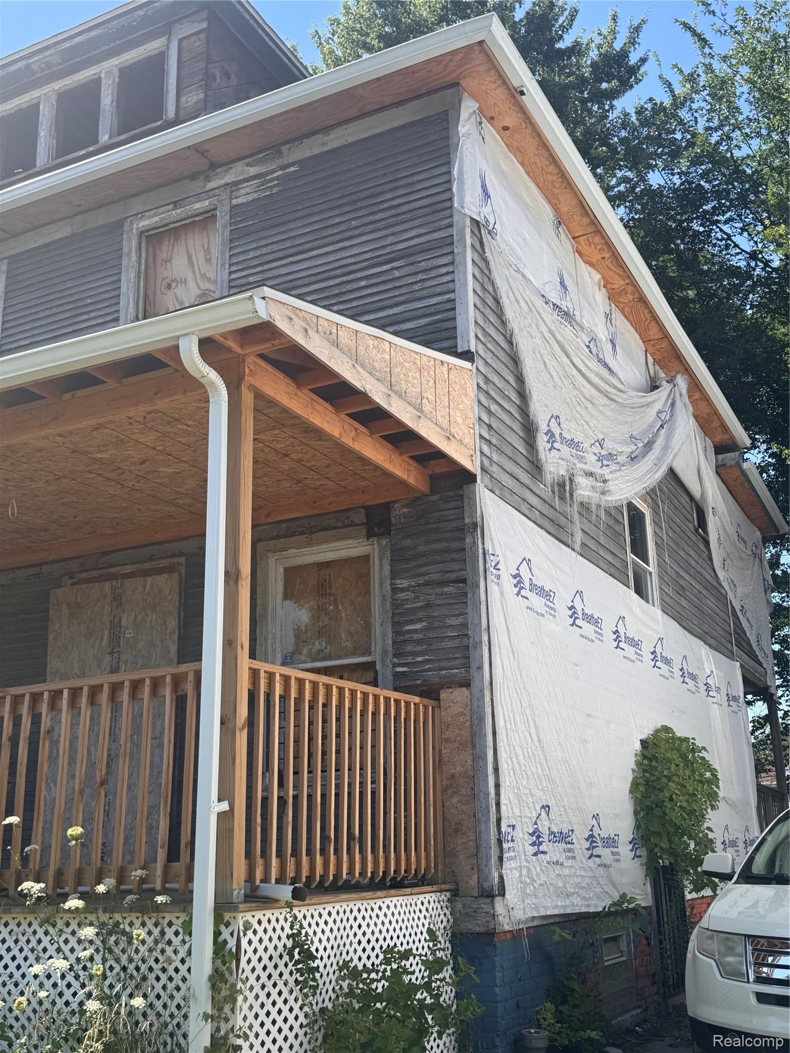 190 W Grand