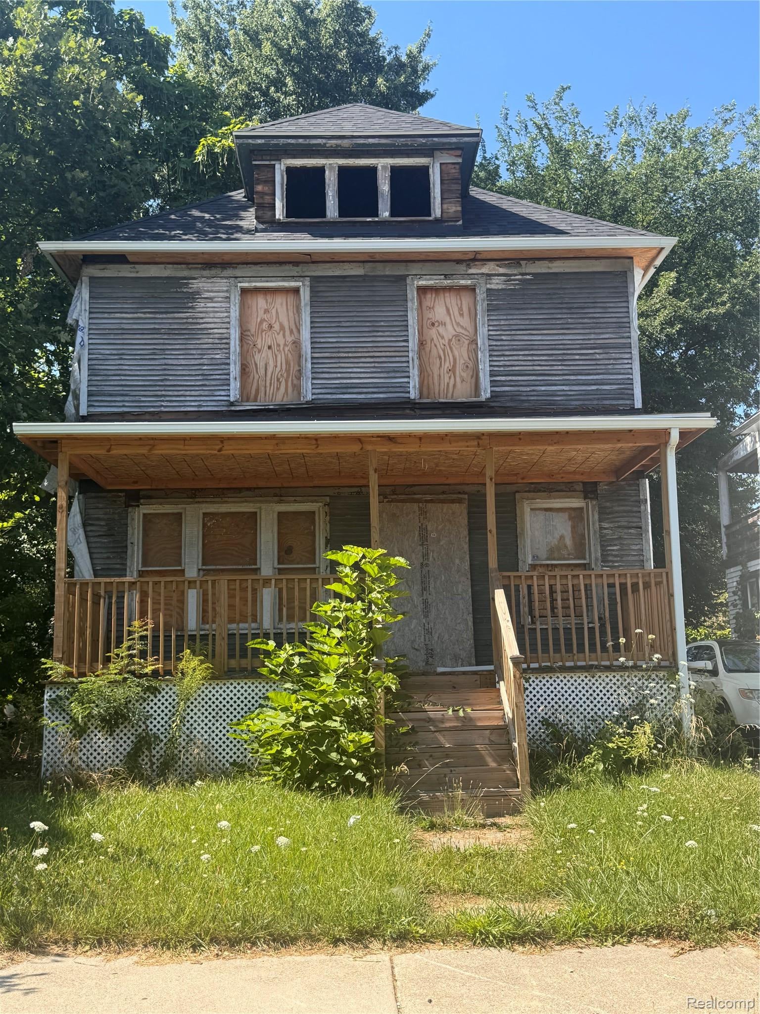 190 W Grand