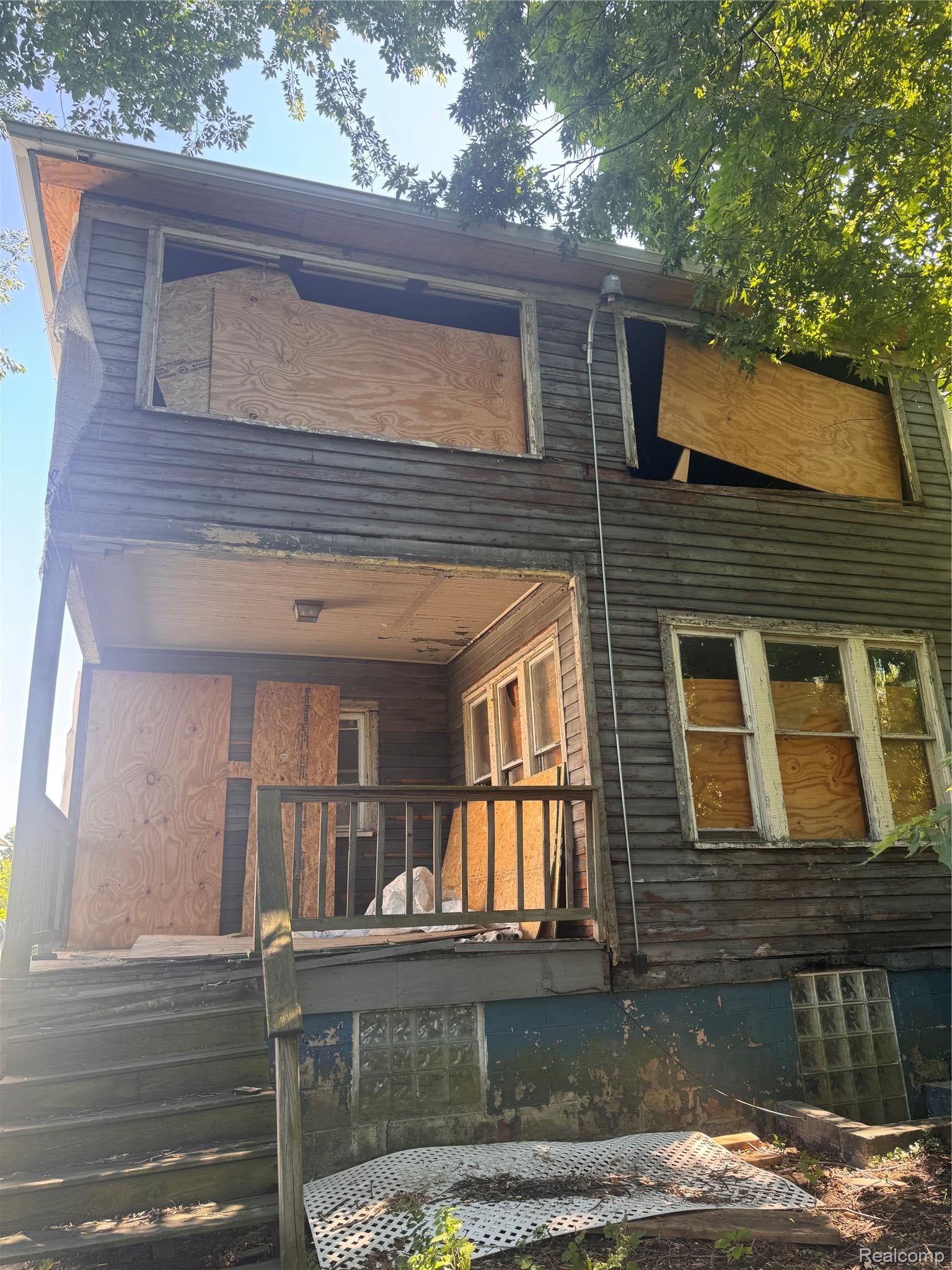 190 W Grand