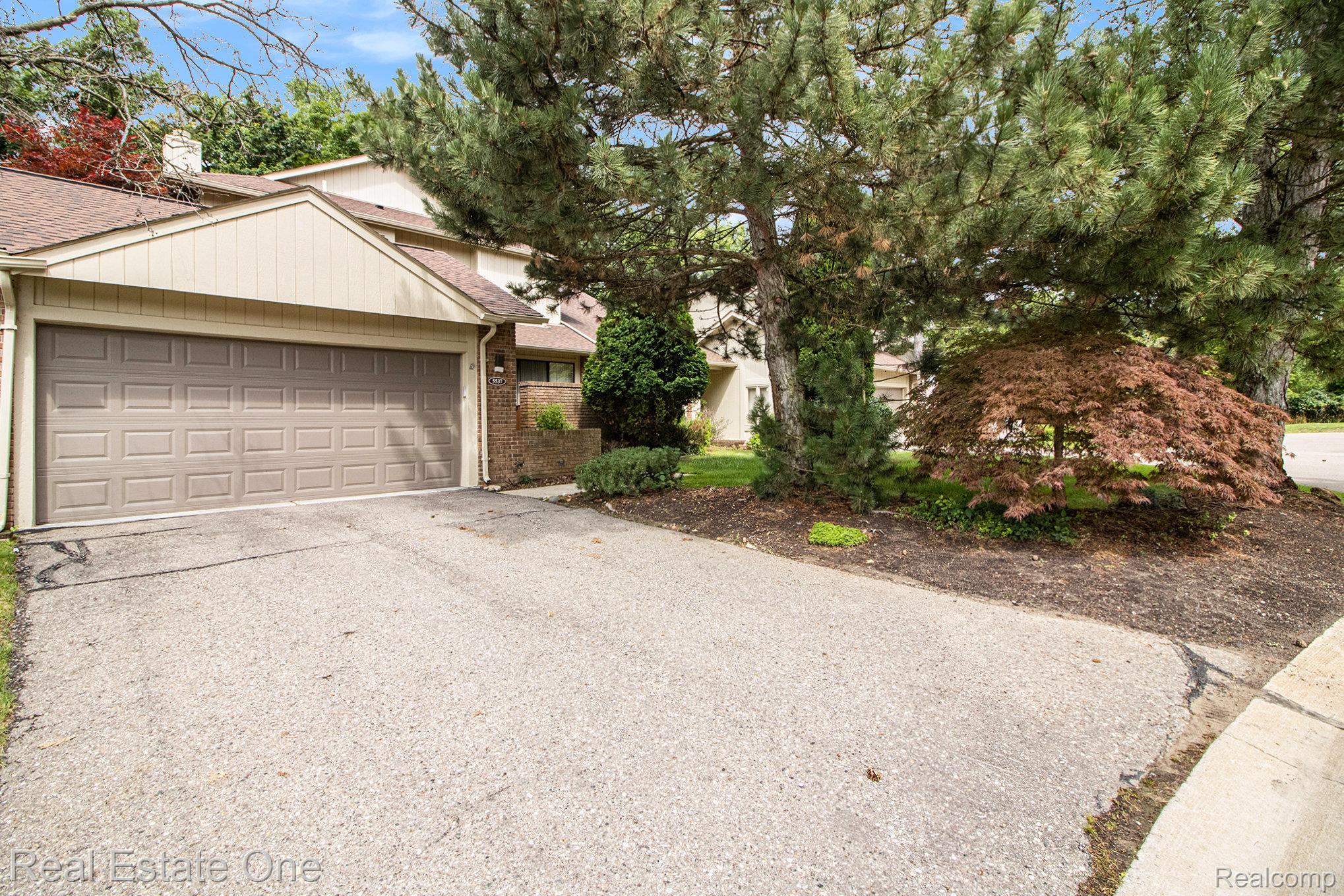 5537 Walnut Circle W