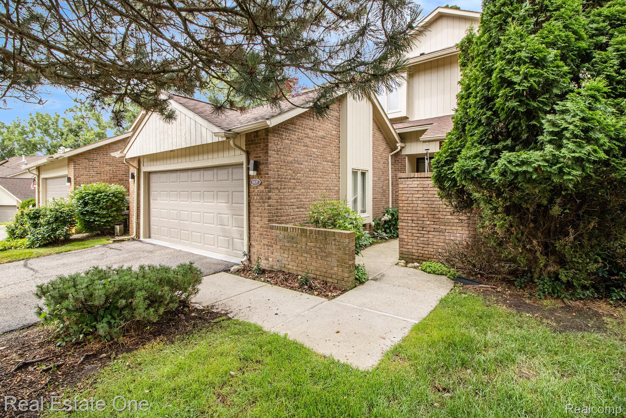 5537 Walnut Circle W